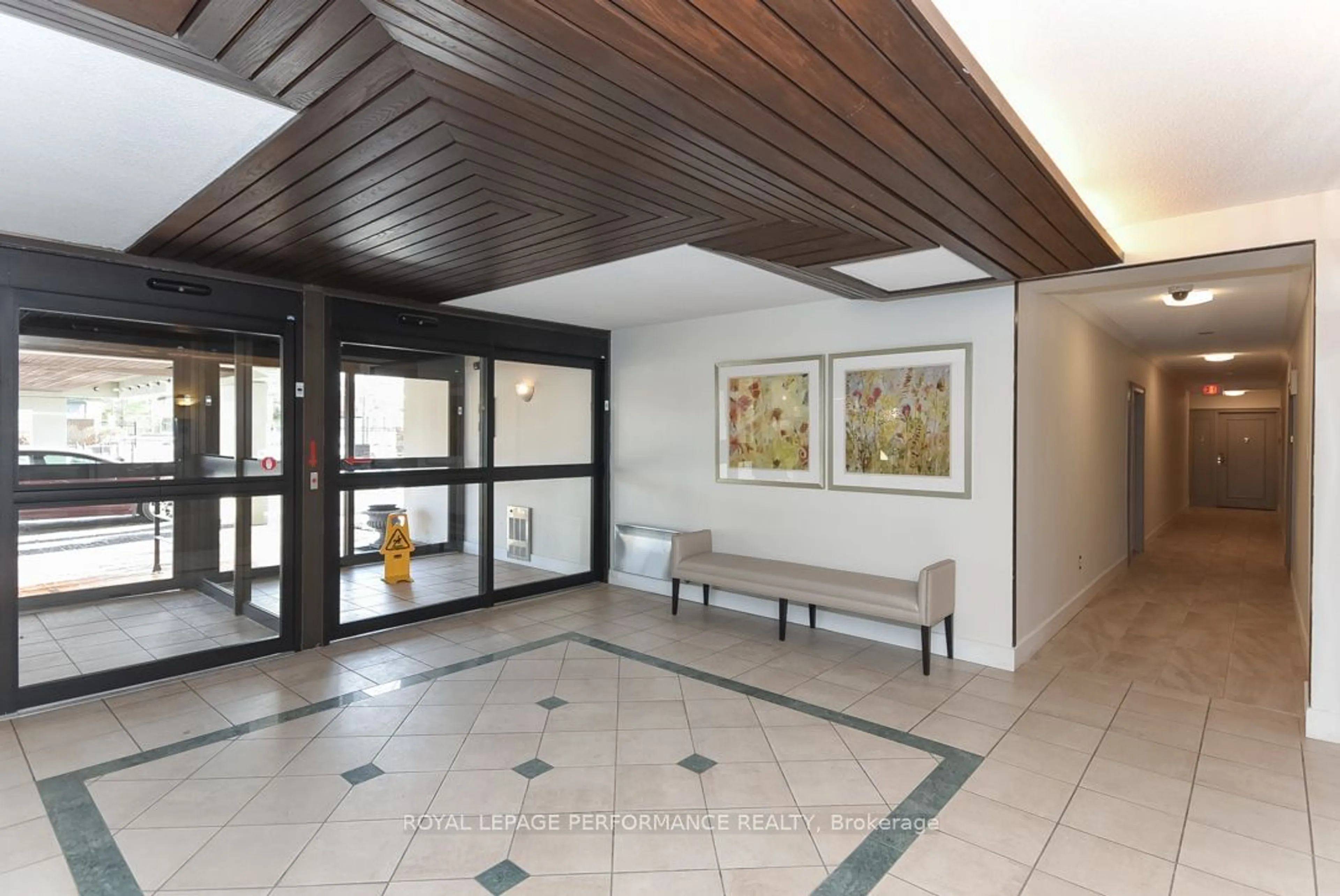 Indoor foyer for 1025 Richmond St #2207, Woodroffe Ontario K2B 8G8