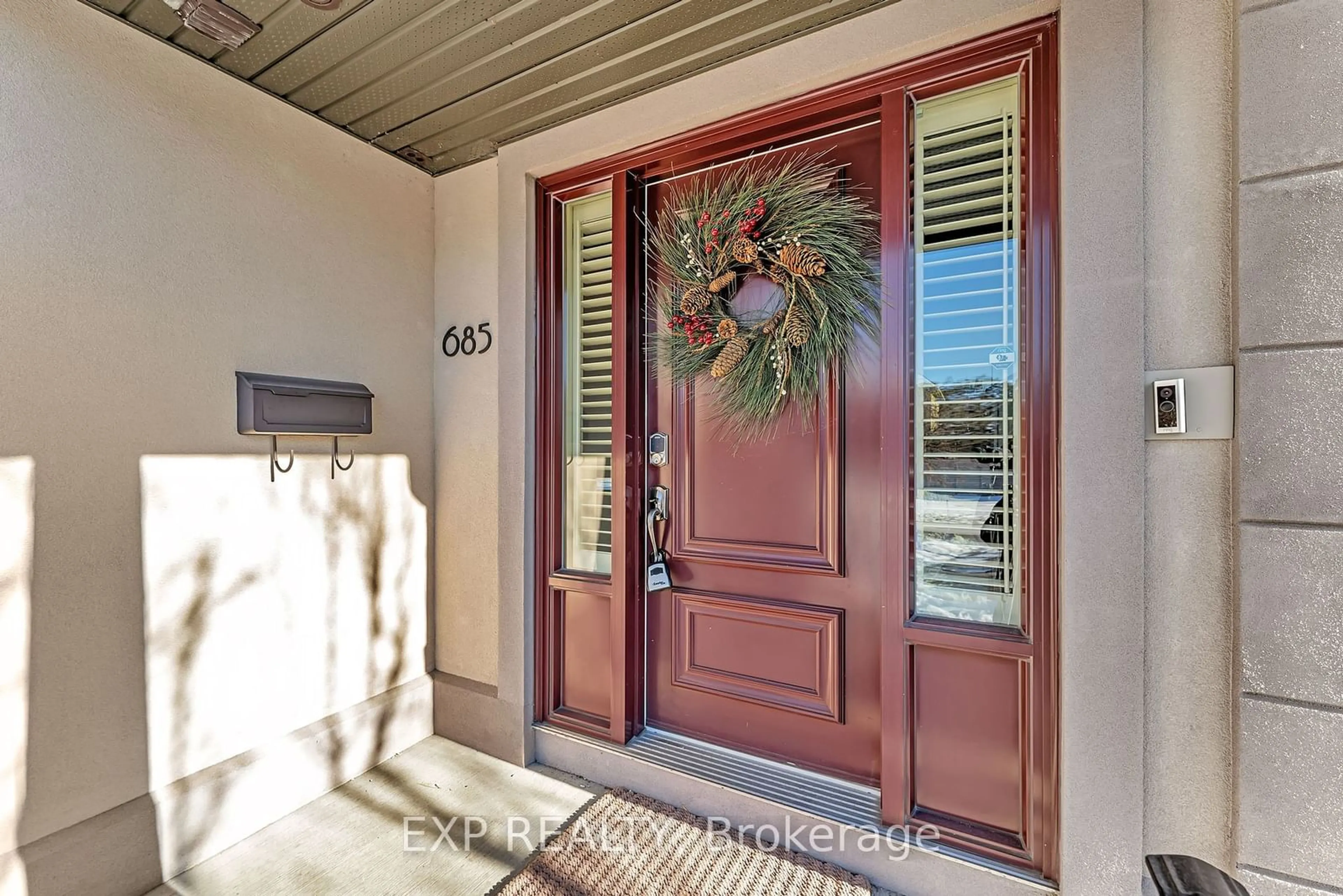 Indoor entryway for 685 Denbury Ave, Carlingwood - Westboro and Area Ontario K2A 2P2