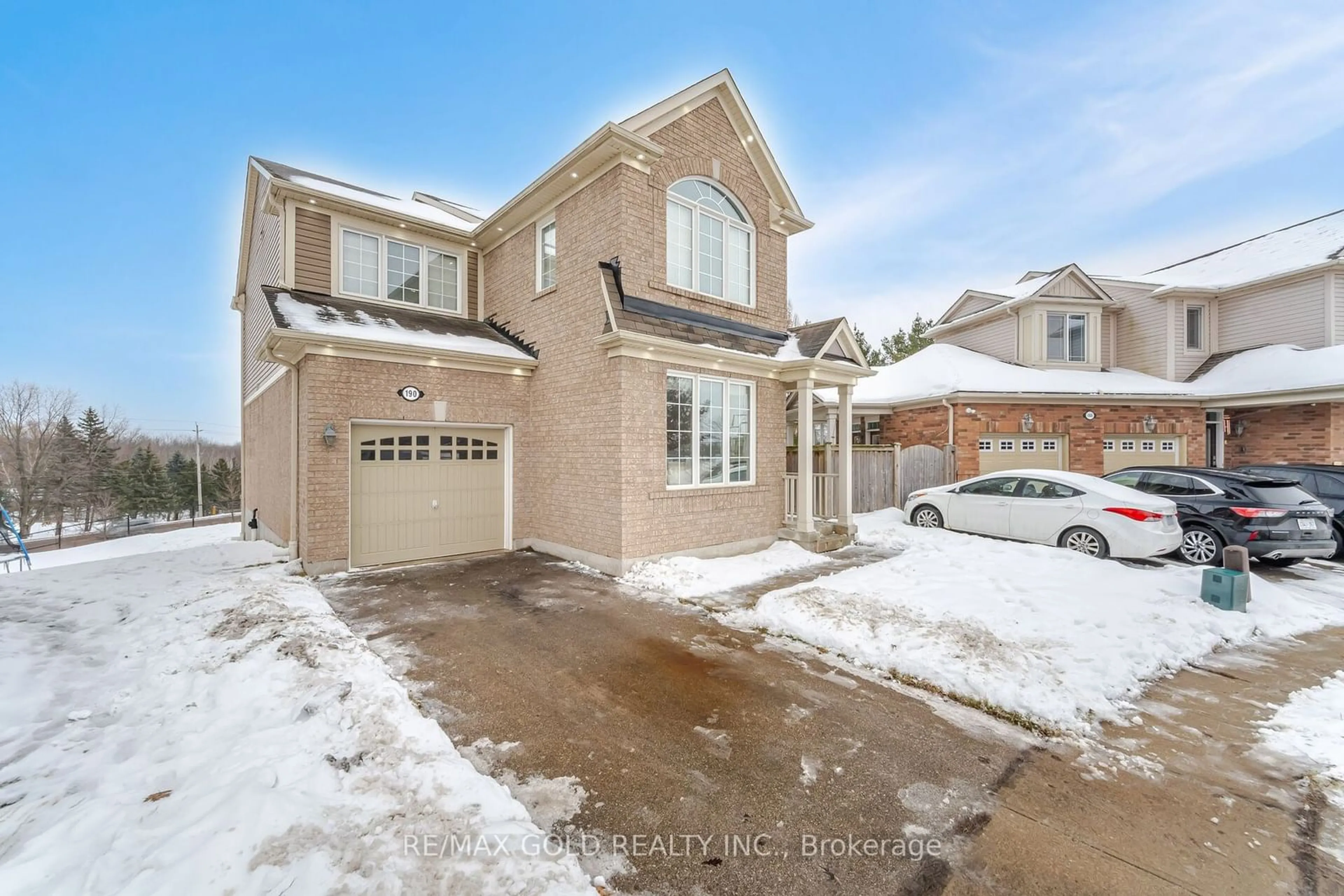 A pic from outside/outdoor area/front of a property/back of a property/a pic from drone, street for 190 Garth Massey Dr, Cambridge Ontario N1T 2G4