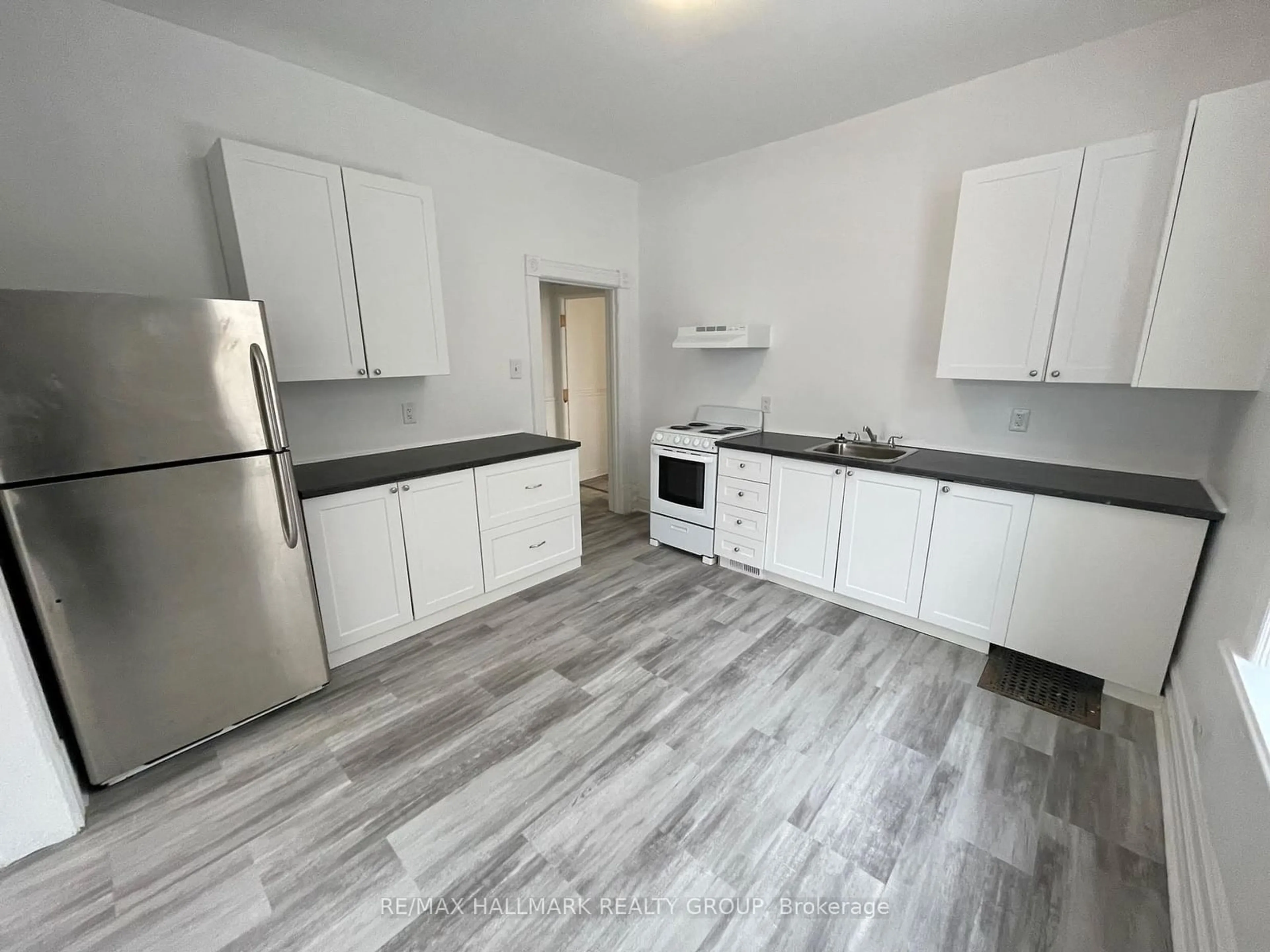 Standard kitchen, unknown for 466 OCONNOR St, Glebe - Ottawa East and Area Ontario K1S 3P4