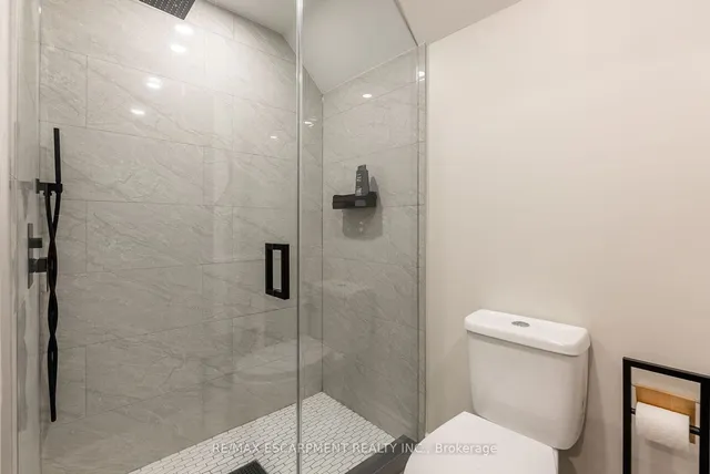 Additional property image - 71 Roxborough Ave