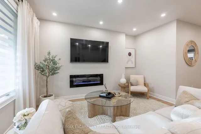Additional property image - 71 Roxborough Ave