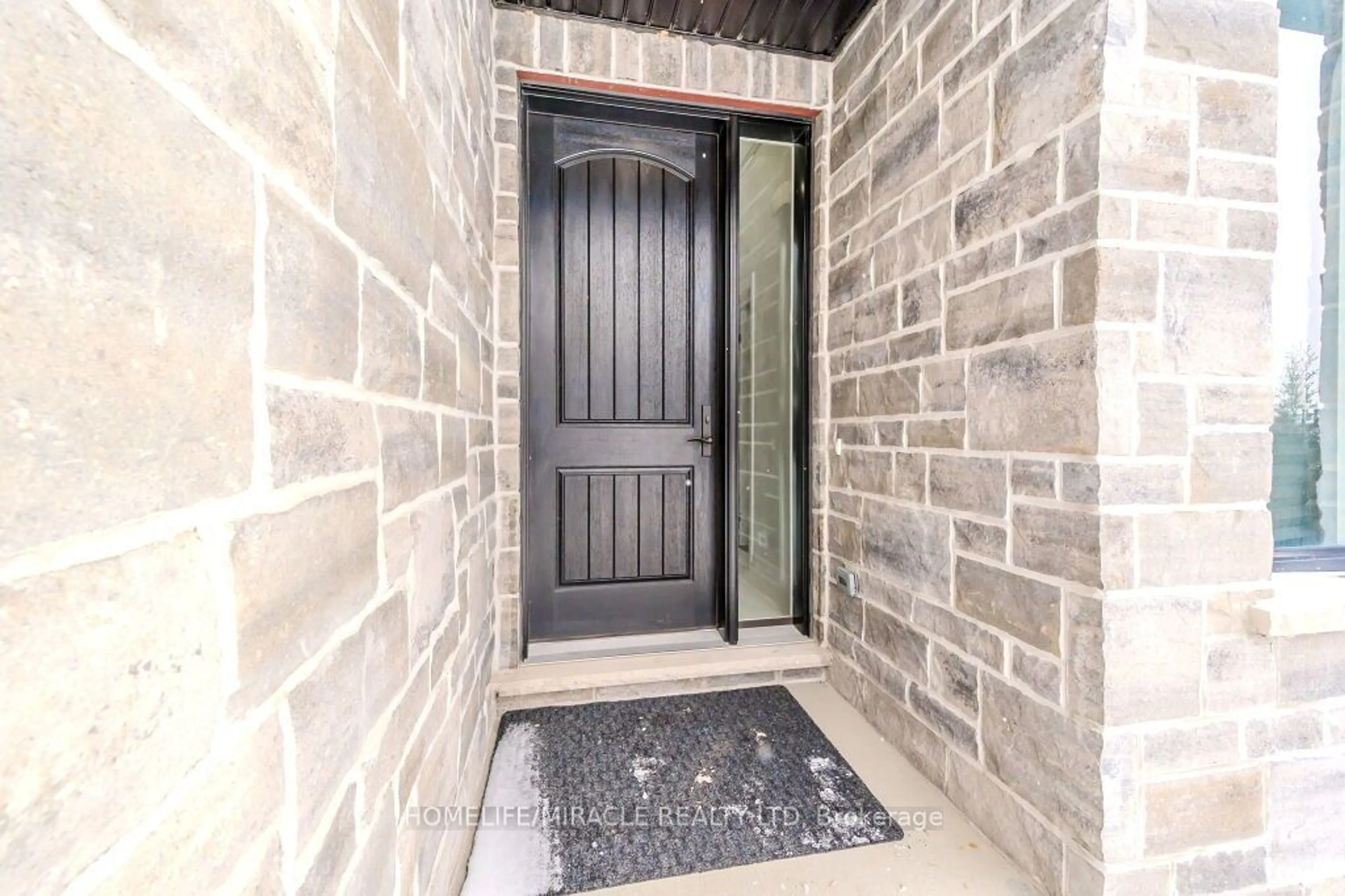 Indoor entryway for 522 Masters Dr, Woodstock Ontario N4T 0L2