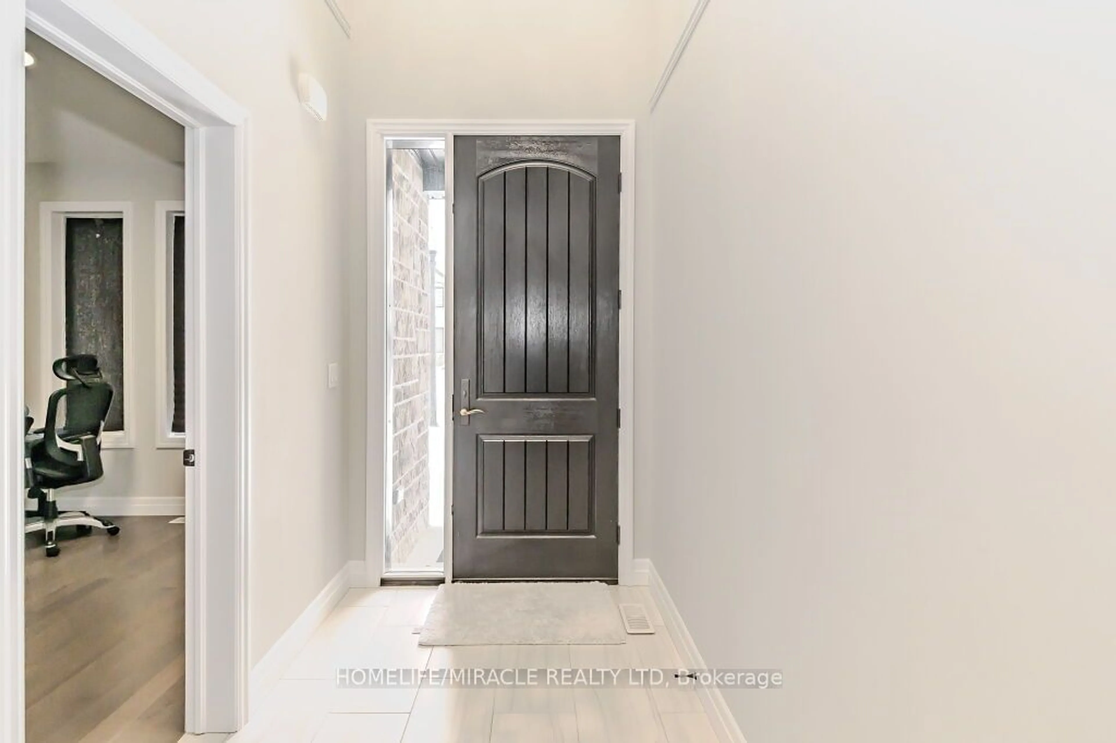 Indoor entryway for 522 Masters Dr, Woodstock Ontario N4T 0L2