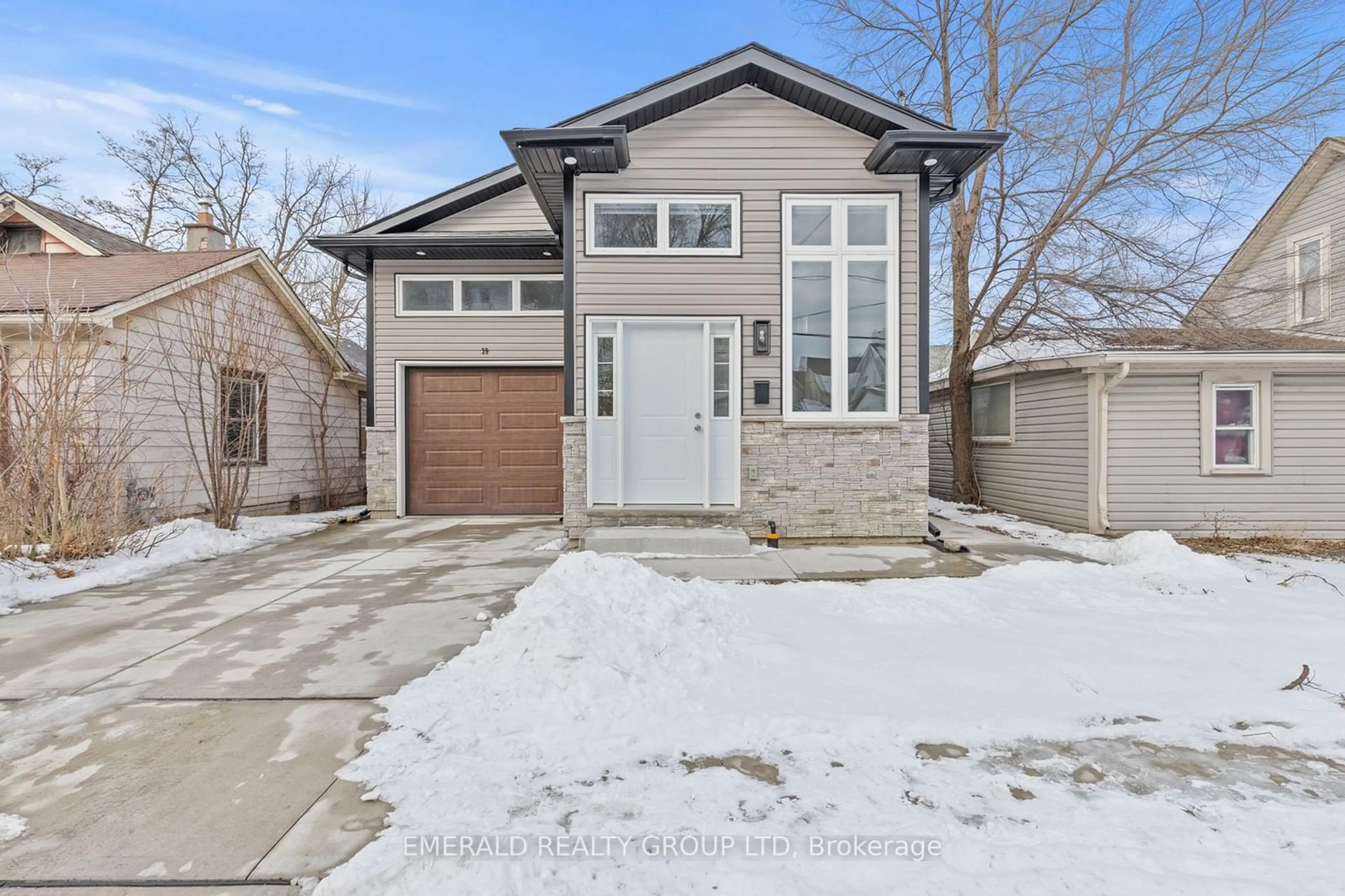 Home with brick exterior material, street for 39 Davidson St, St. Catharines Ontario L2R 2V3