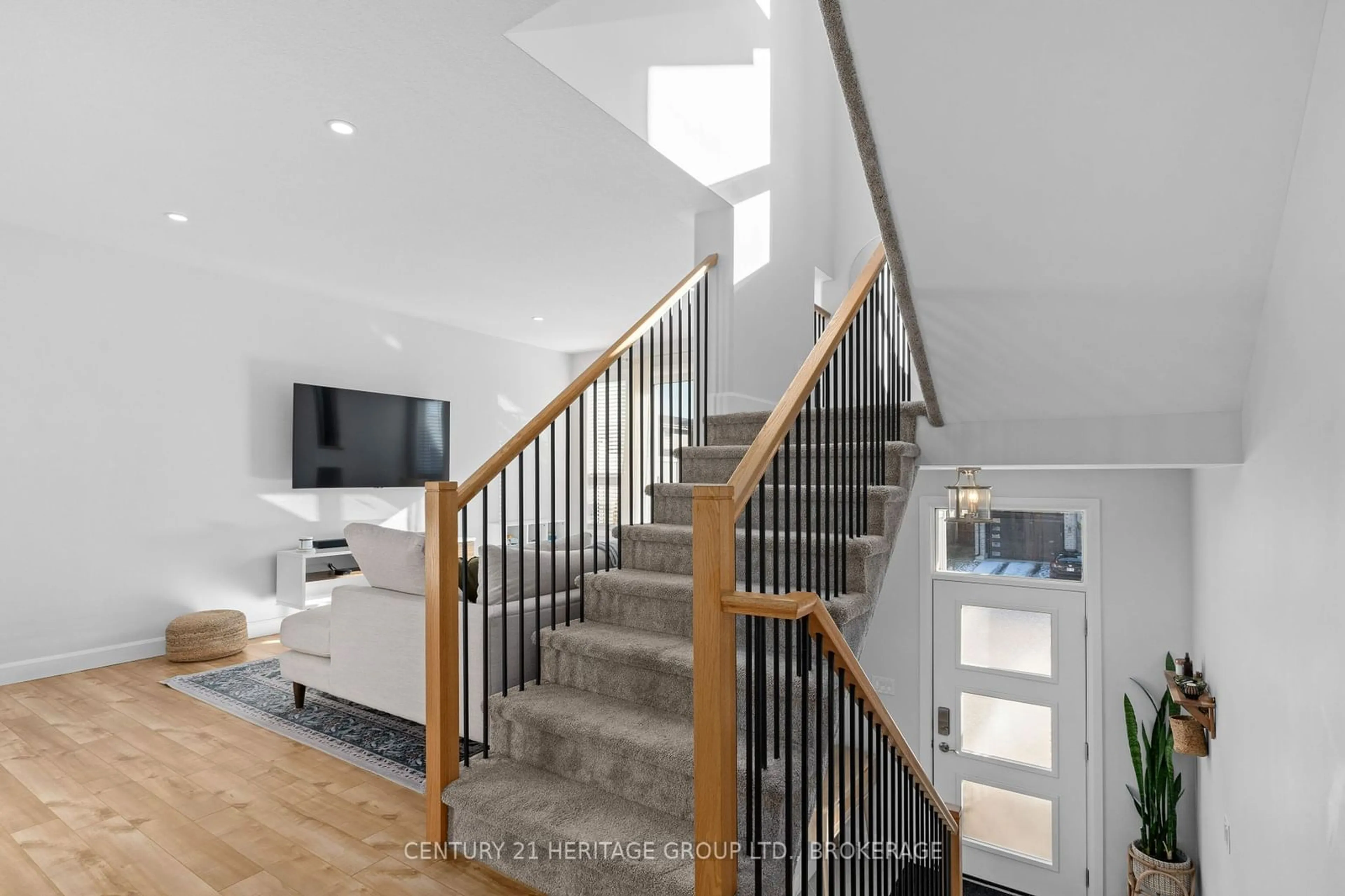 Stairs for 127 Superior Dr, Loyalist Ontario K7N 0E5