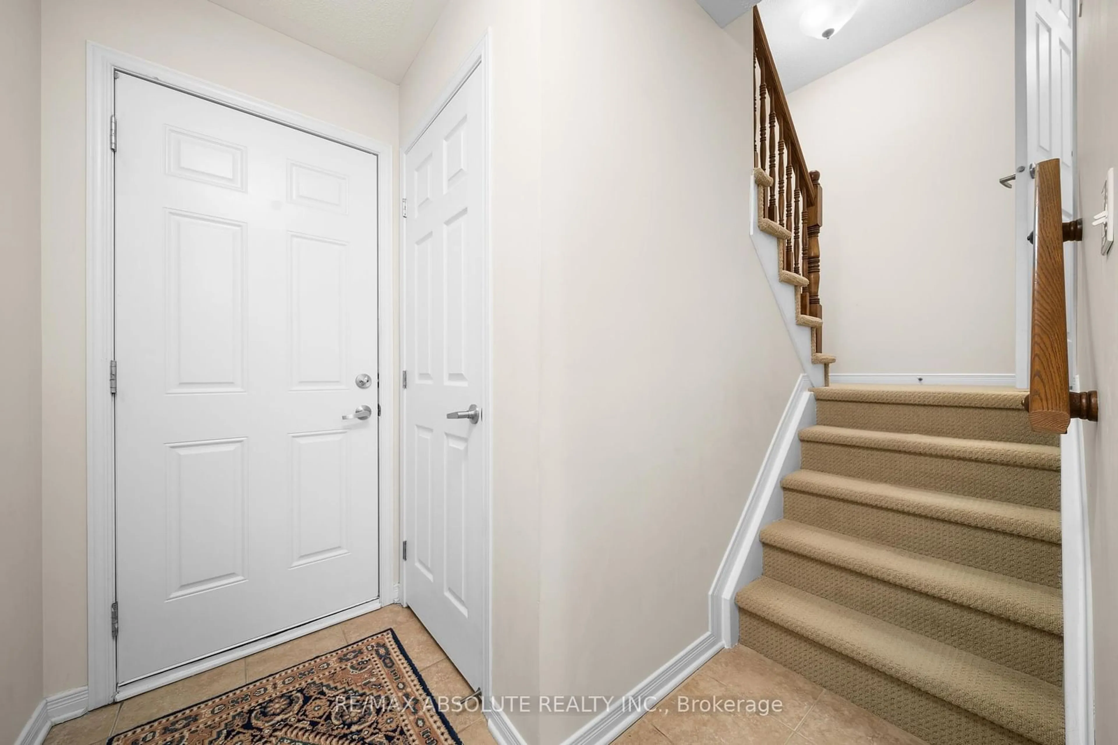 Indoor entryway for 1030 PAMPERO Cres, Stittsville - Munster - Richmond Ontario K2S 0N5