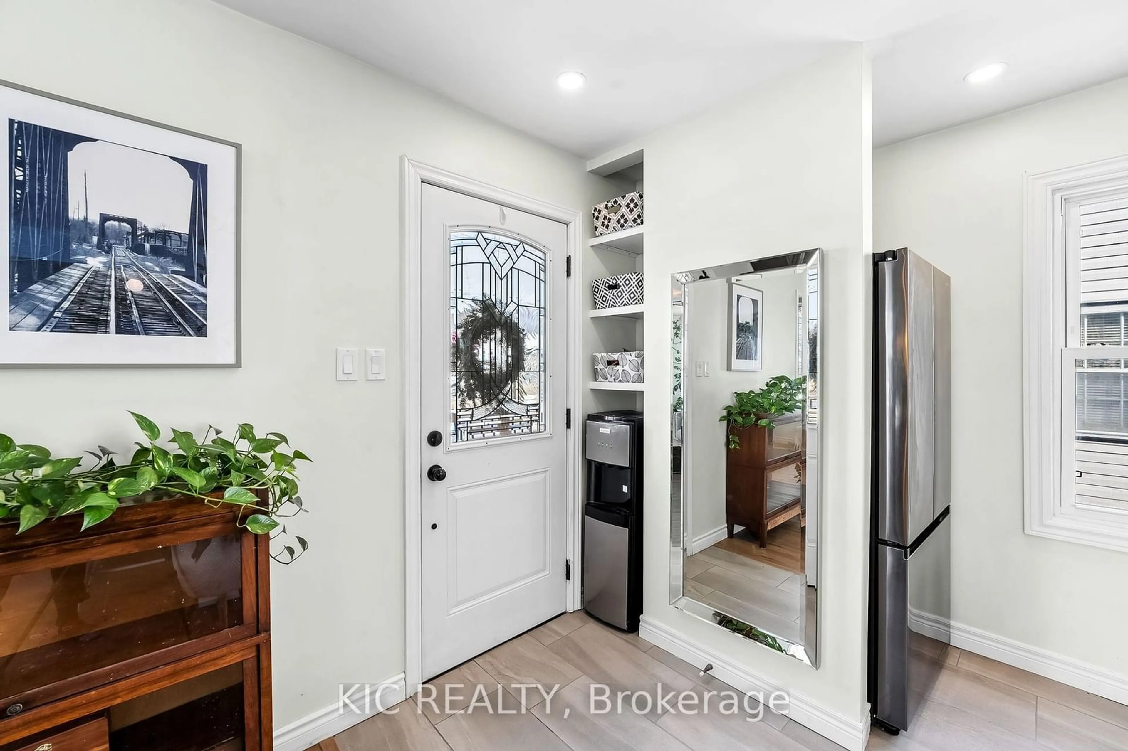 Indoor entryway for 245 Woodbine Ave, Peterborough Ontario K9H 1N8