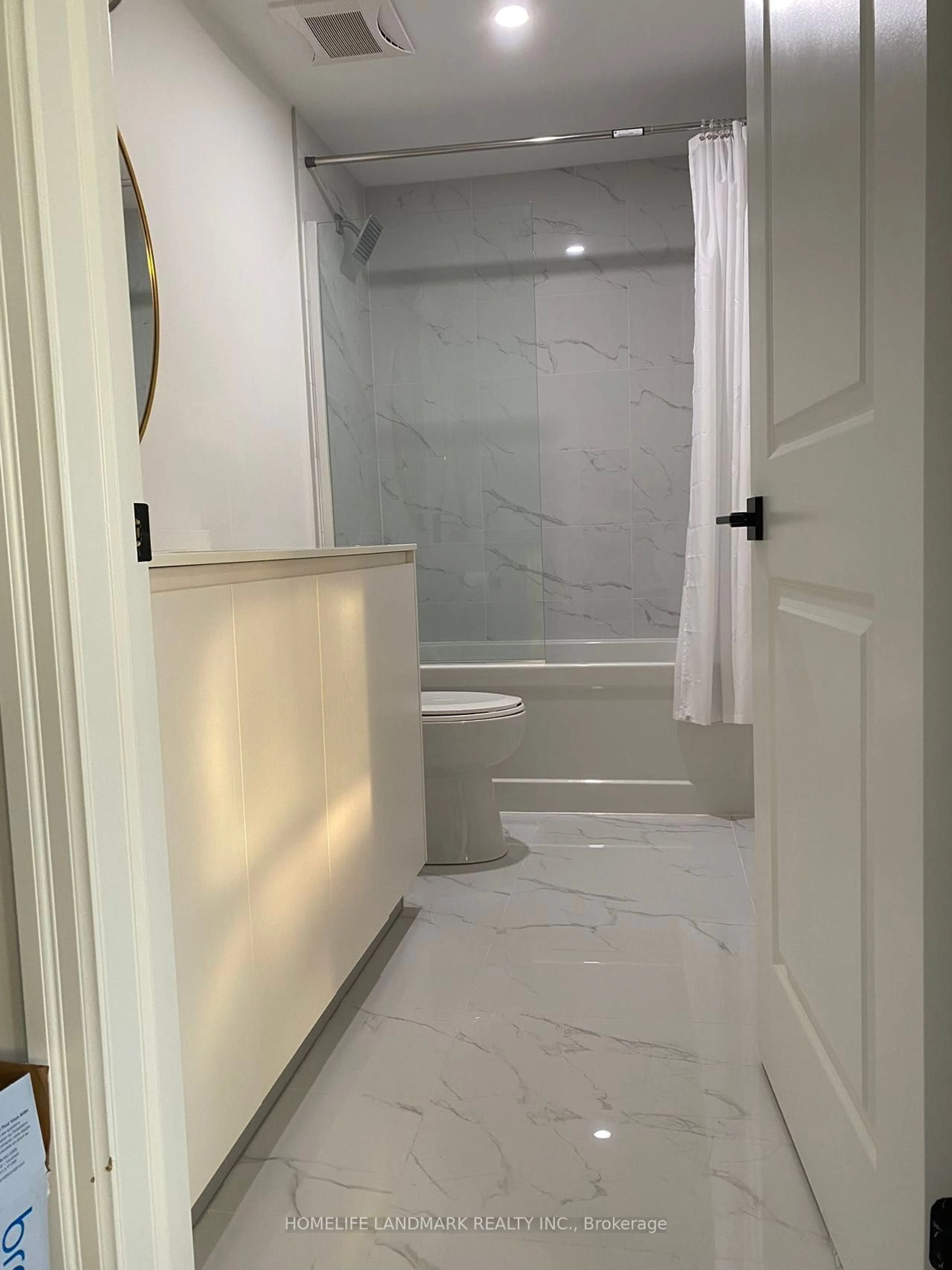 Standard bathroom, ceramic/tile floor for 3320 stella Cres #614, Windsor Ontario N8T 0B7