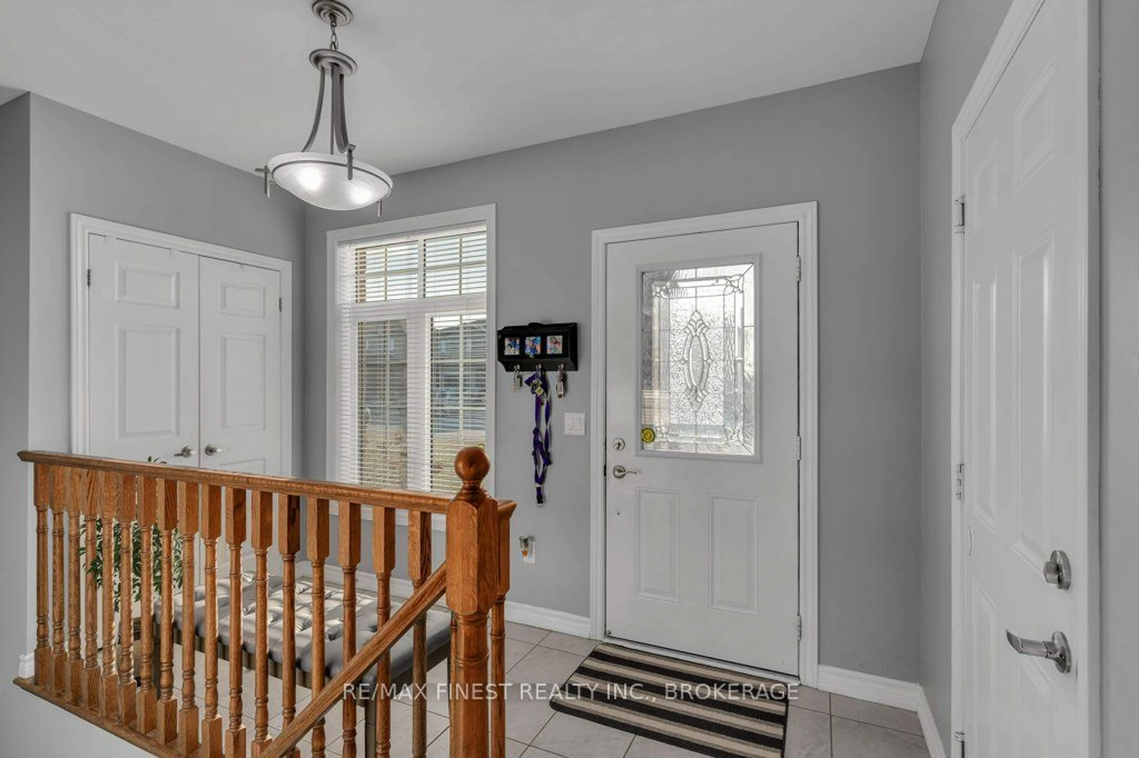 Indoor entryway for 33 Beverly St, Greater Napanee Ontario K7R 3X7