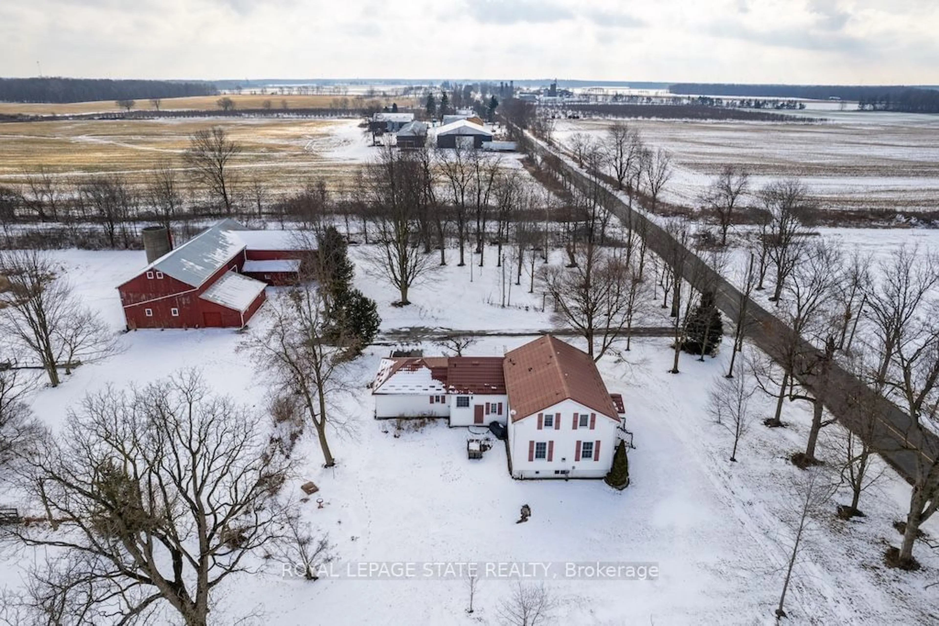 A pic from outside/outdoor area/front of a property/back of a property/a pic from drone, unknown for 420 Moote Rd, Haldimand Ontario N1A 2W1