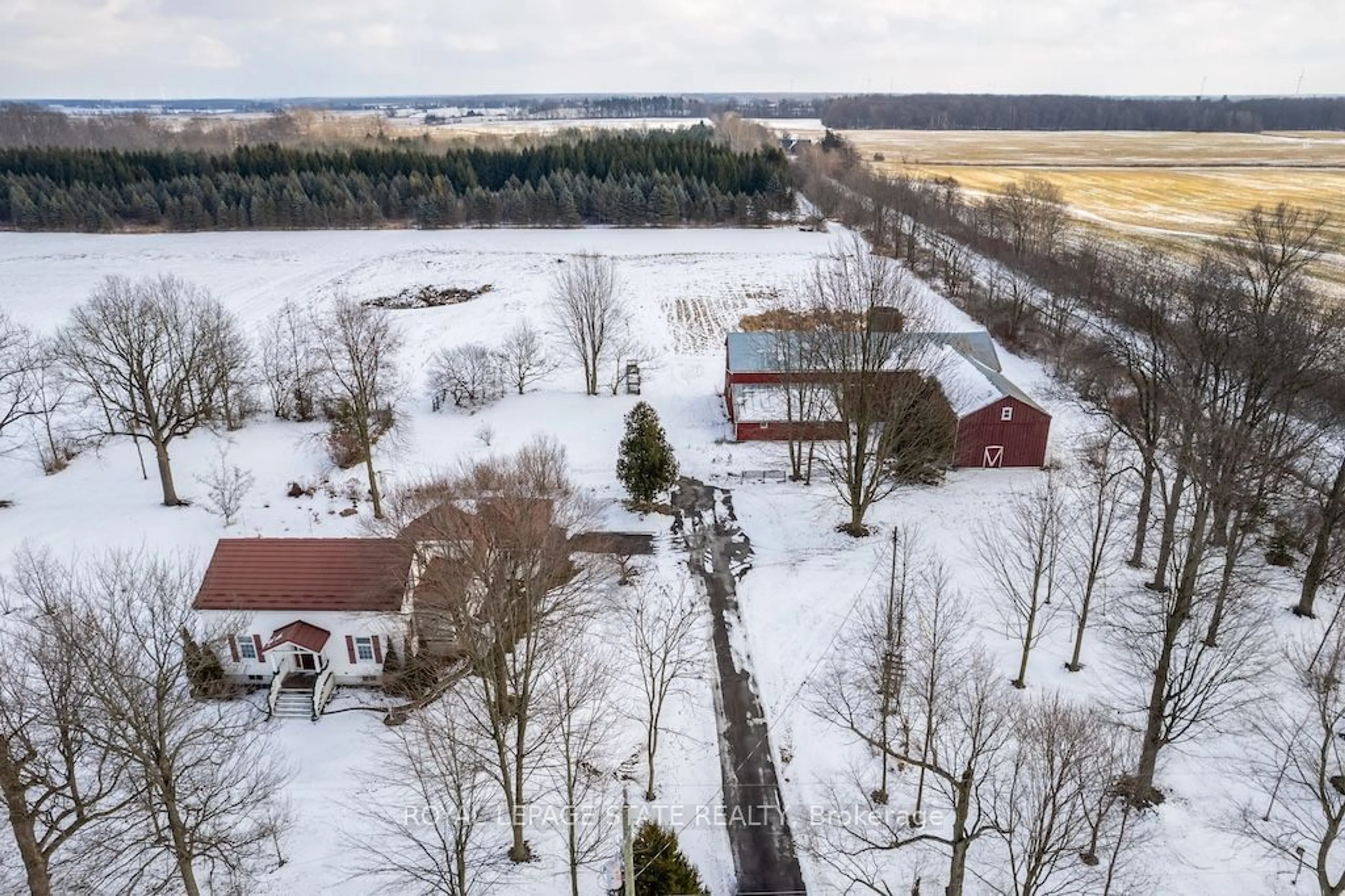 A pic from outside/outdoor area/front of a property/back of a property/a pic from drone, unknown for 420 Moote Rd, Haldimand Ontario N1A 2W1