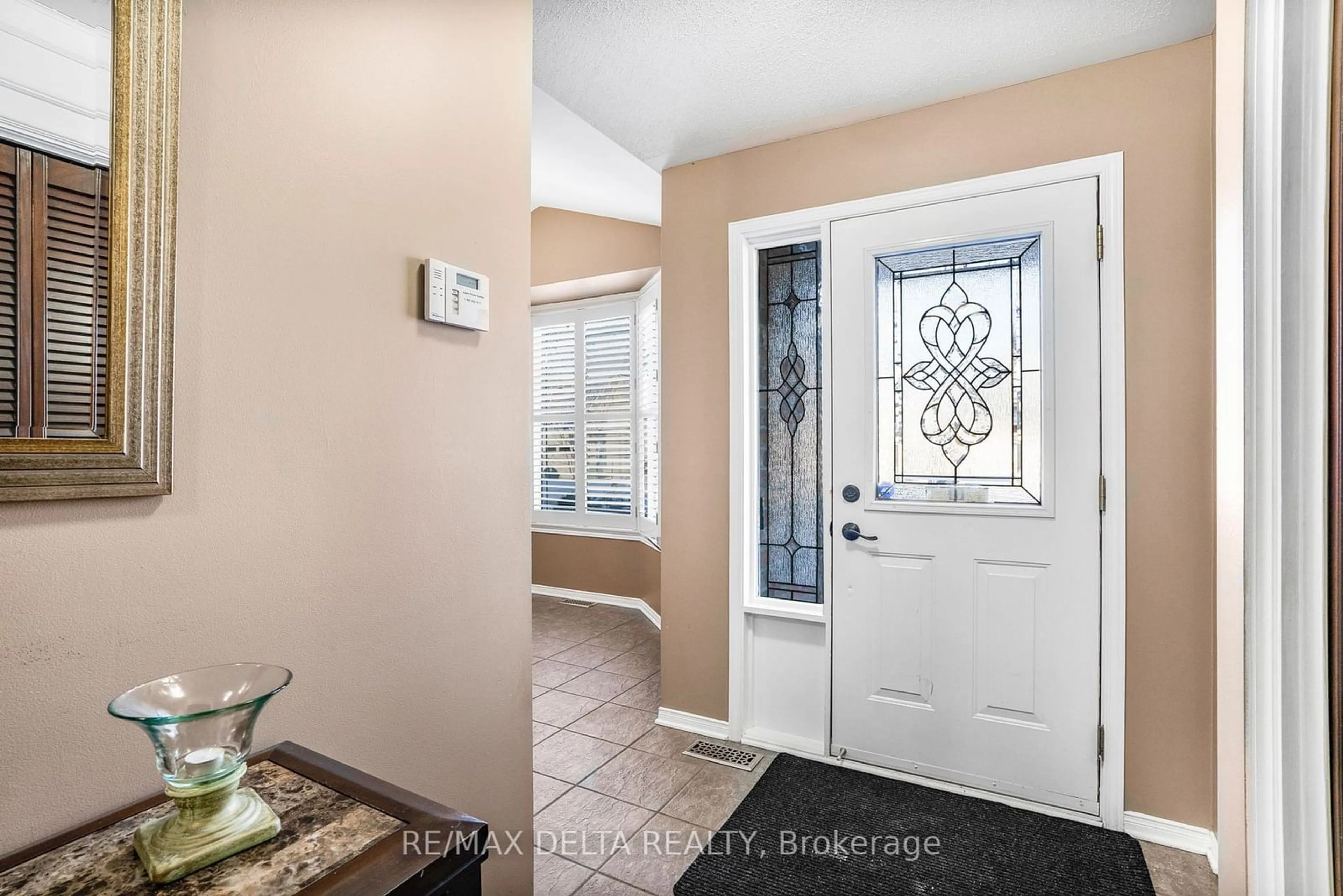 Indoor entryway for 851 Galleria Circ, Orleans - Cumberland and Area Ontario K4A 4Z5