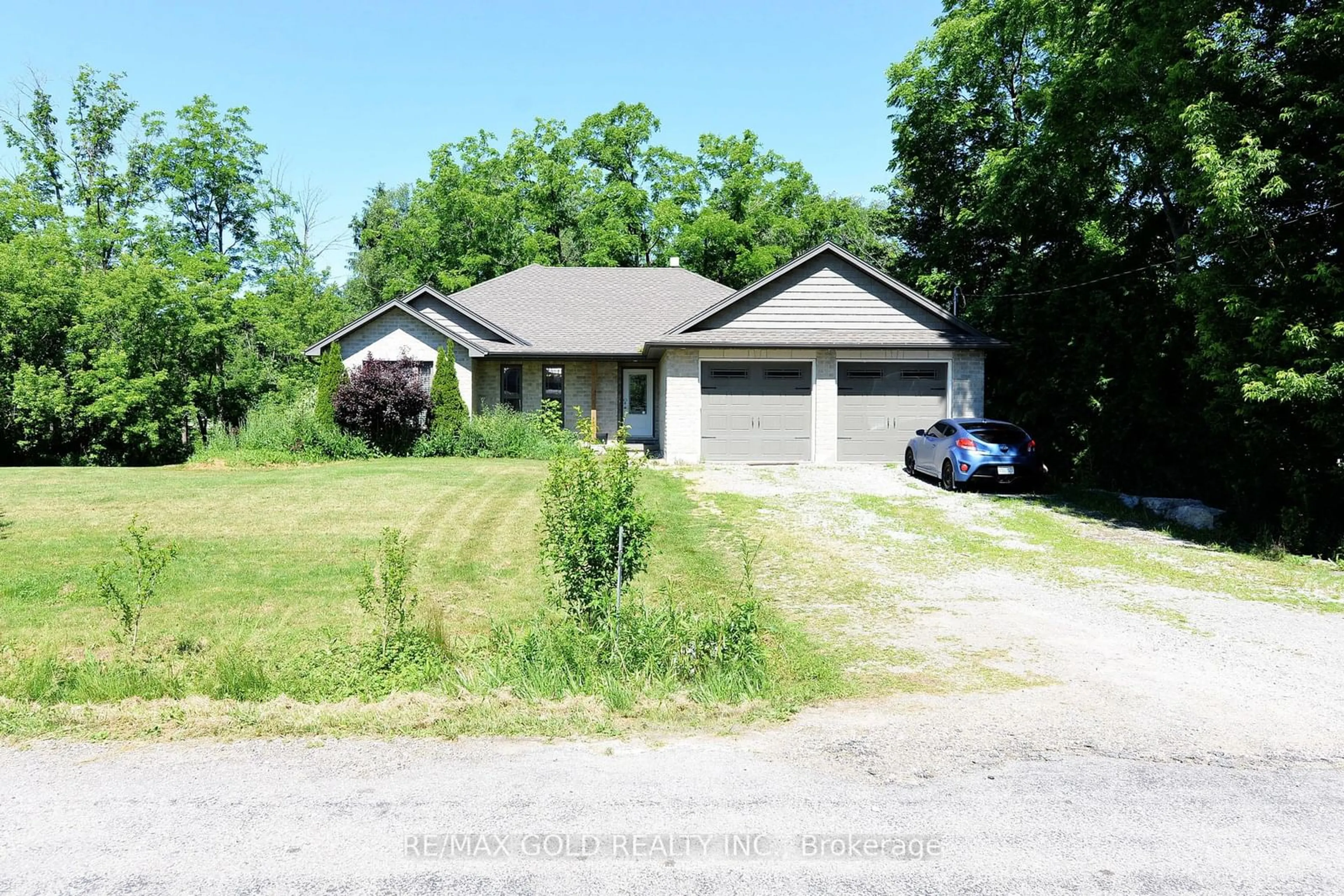 A pic from outside/outdoor area/front of a property/back of a property/a pic from drone, street for 33 Centre St, Brantford Ontario N3S 0G2