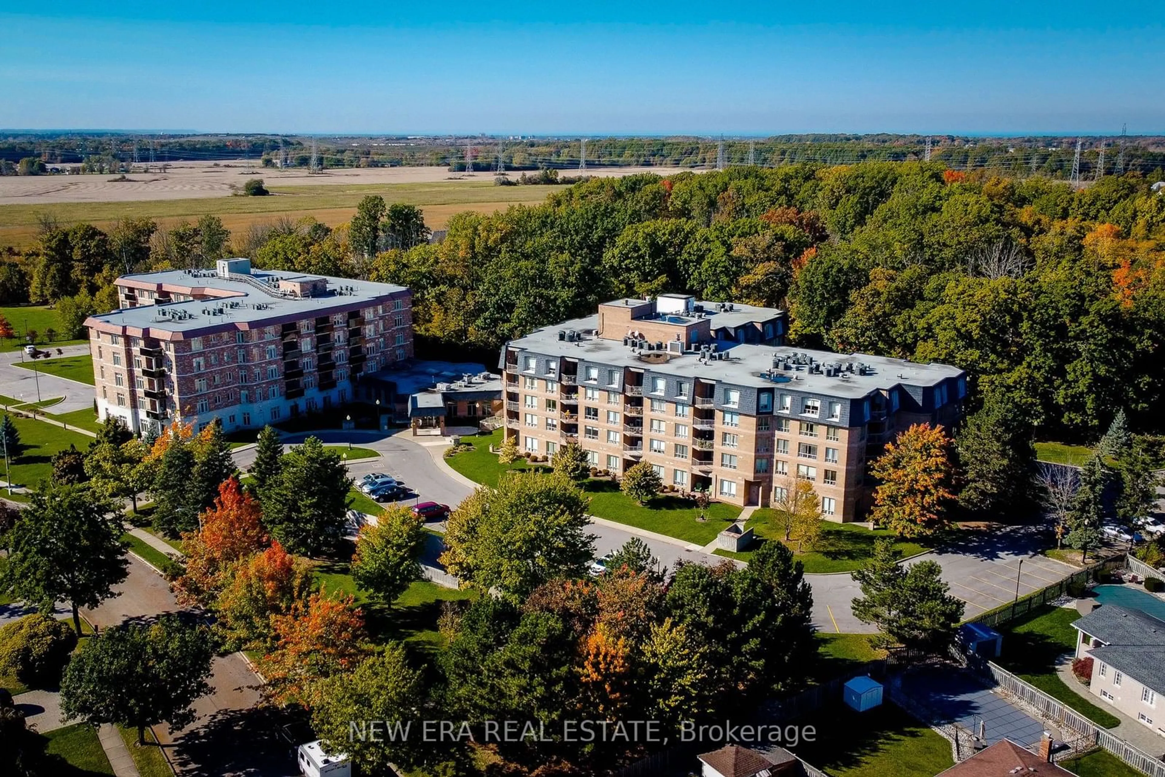 A pic from outside/outdoor area/front of a property/back of a property/a pic from drone, unknown for 8111 Forest Glen Dr #102, Niagara Falls Ontario L2H 2Y7