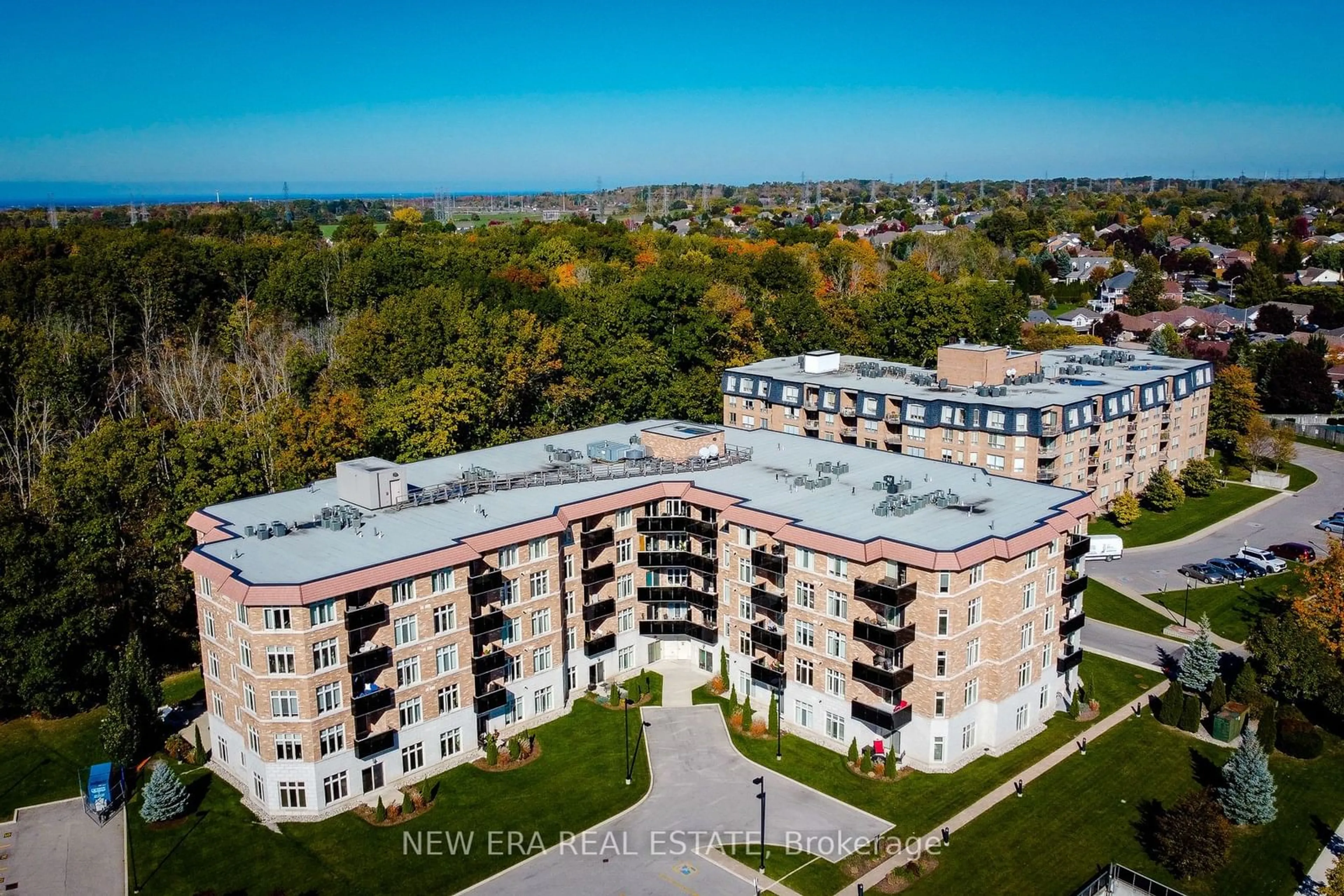 A pic from outside/outdoor area/front of a property/back of a property/a pic from drone, unknown for 8111 Forest Glen Dr #102, Niagara Falls Ontario L2H 2Y7