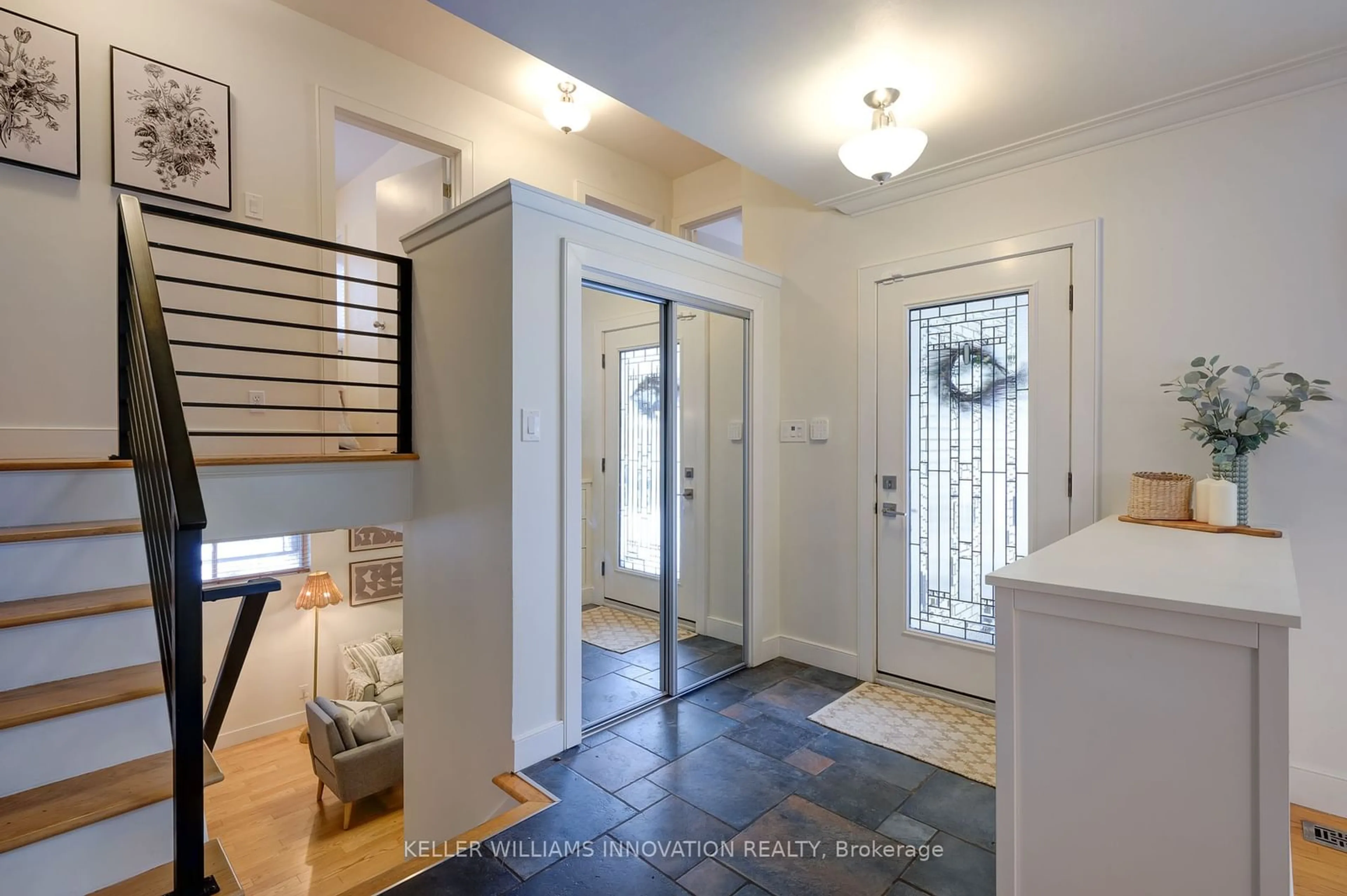 Indoor entryway for 193 Lakeside Dr, Kitchener Ontario N2M 4C7