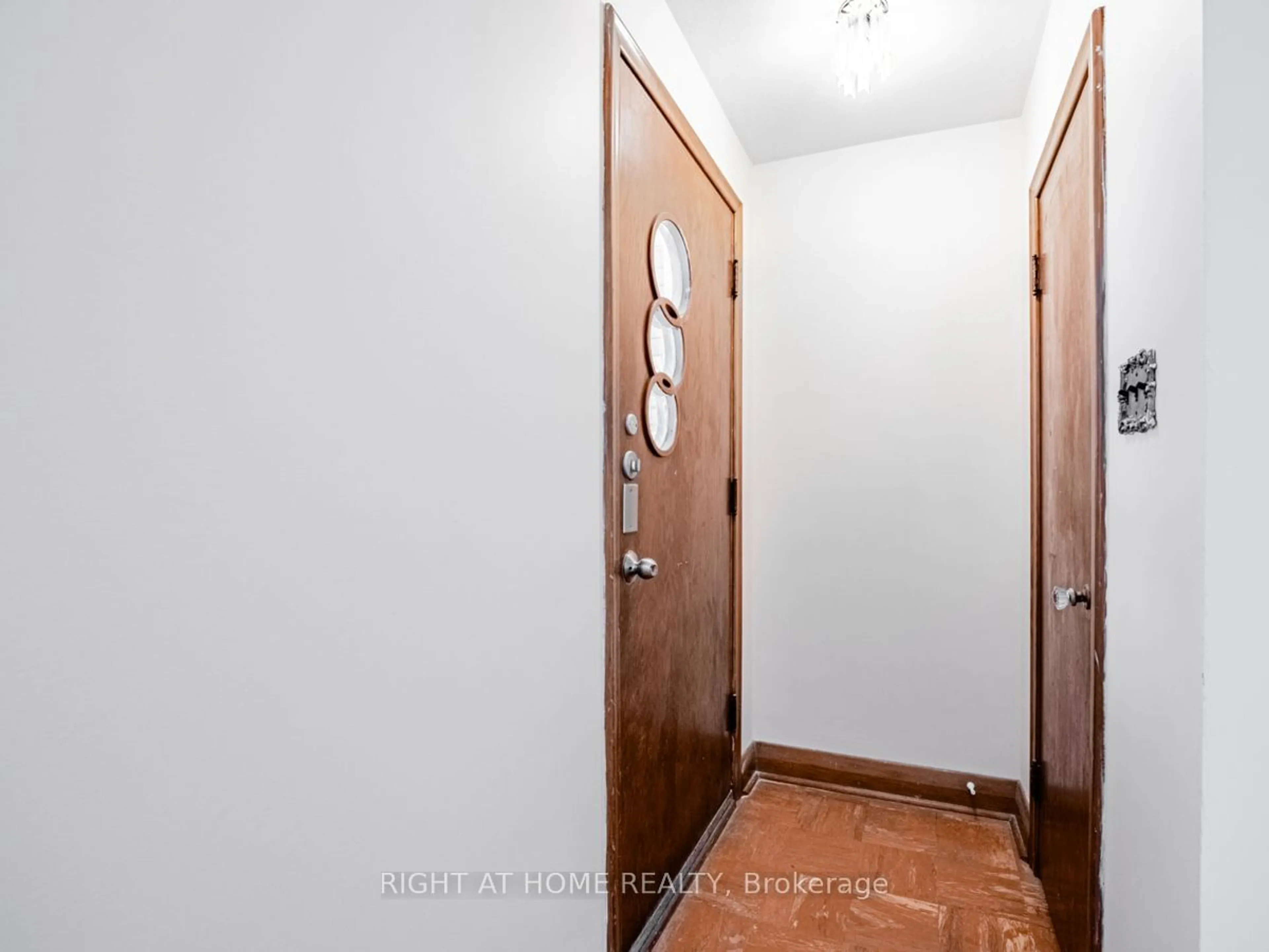 Indoor entryway for 293 Albert St, Waterloo Ontario N2L 3T9