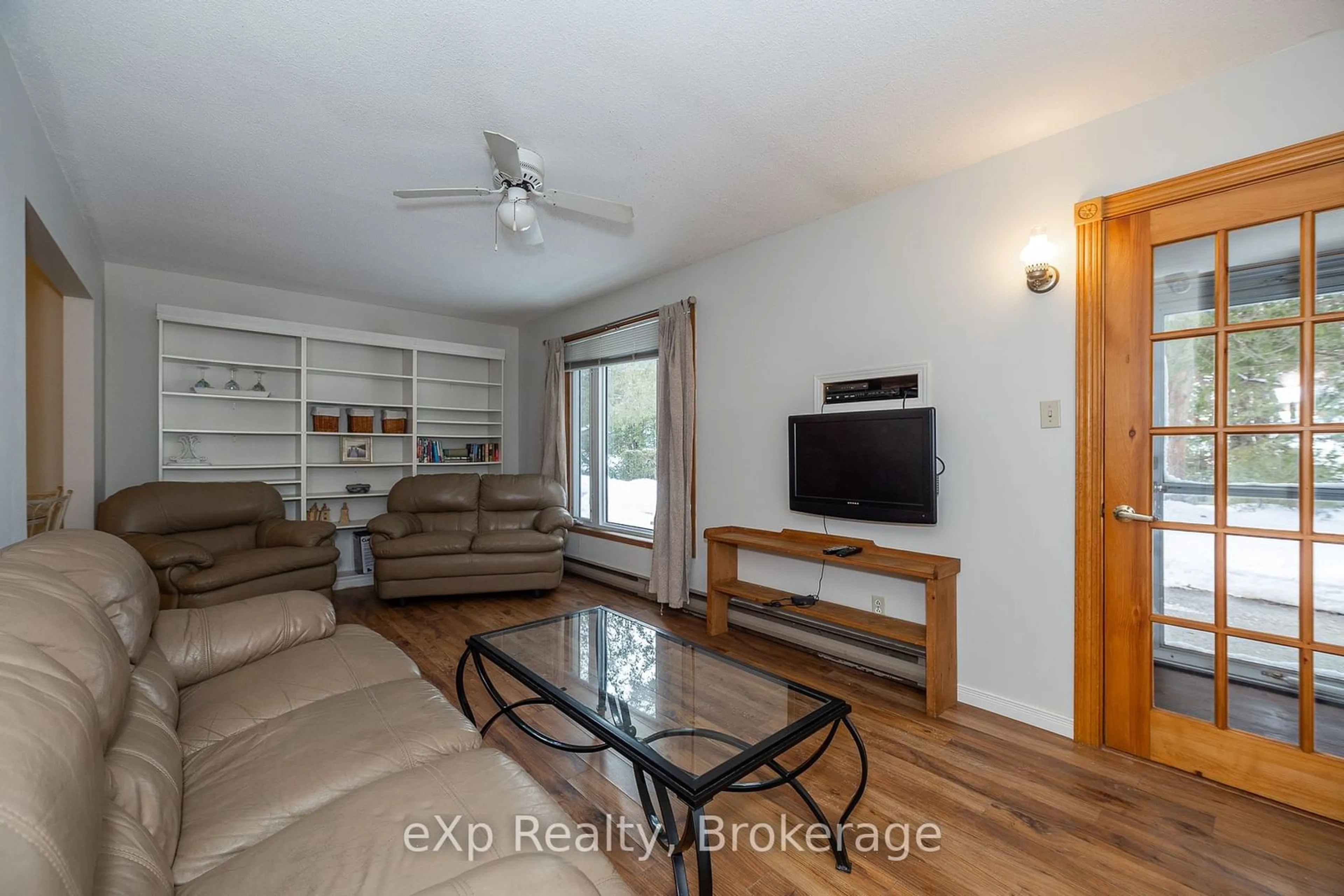 Living room with furniture, wood/laminate floor for 633 Harbour St #4, Saugeen Shores Ontario N0H 2C5