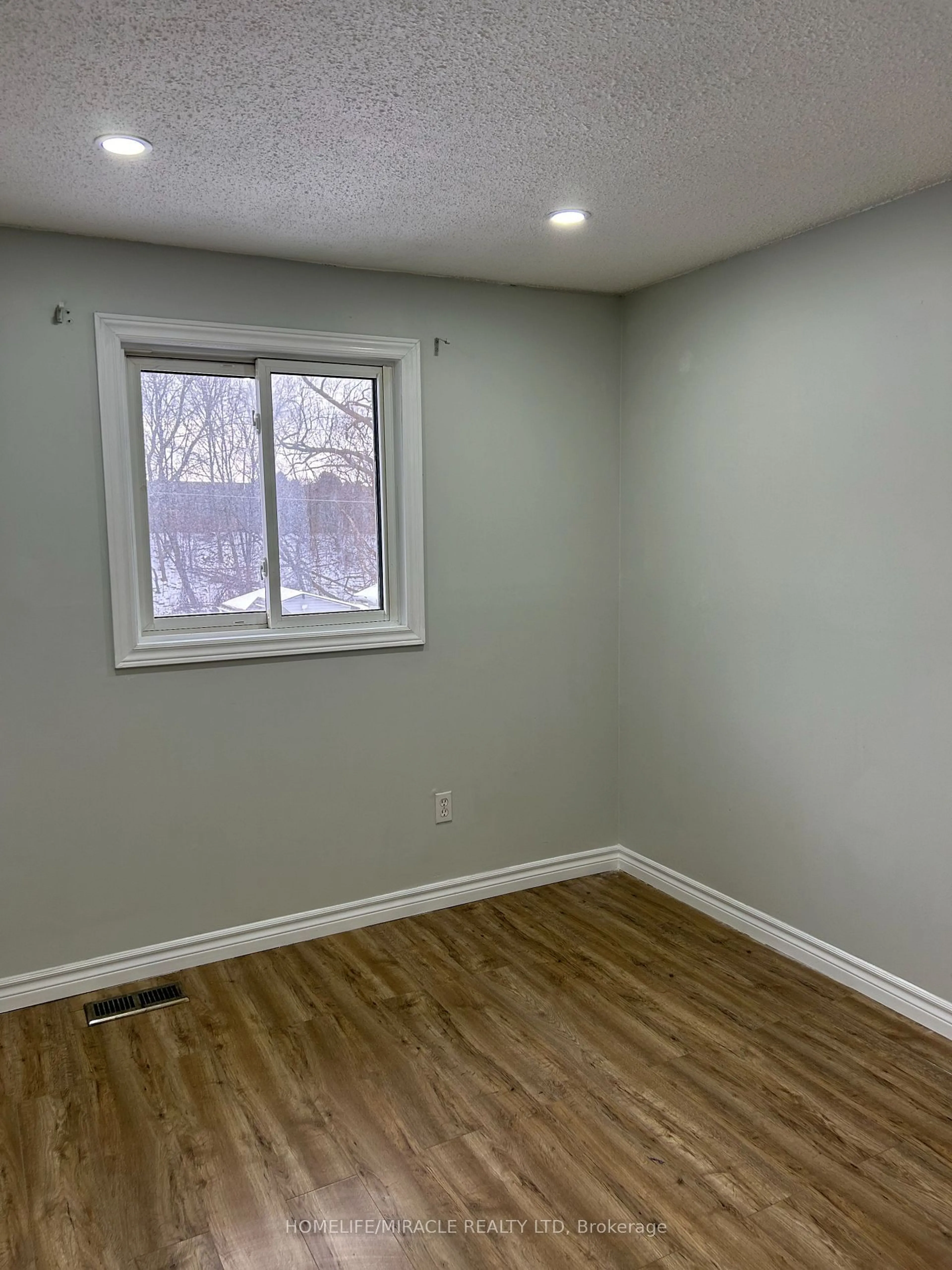 A pic of a room for 55 Woodlawn Ave, Brantford Ontario N3V 1A6