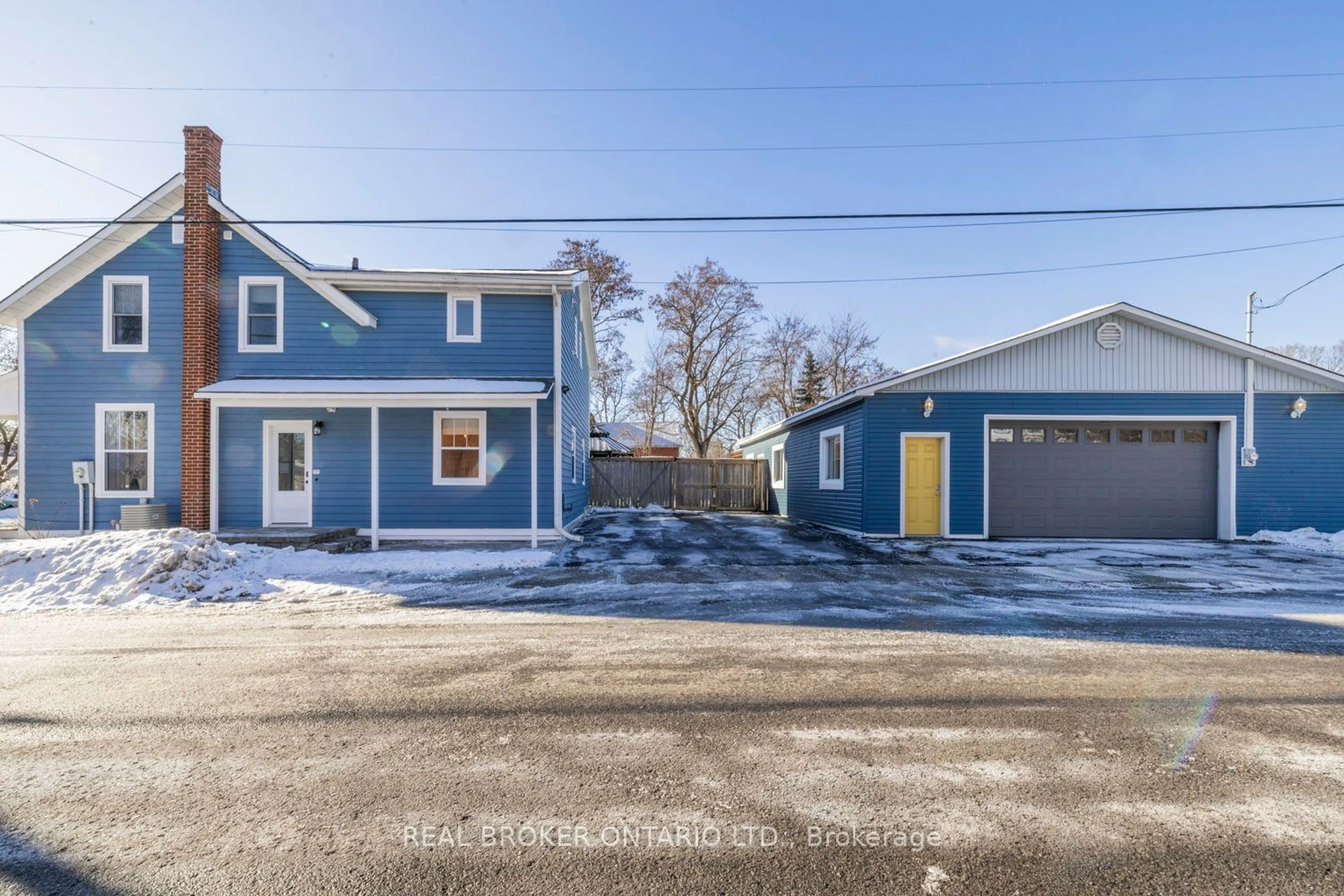 A pic from outside/outdoor area/front of a property/back of a property/a pic from drone, street for 85 Morphy St, Carleton Place Ontario K7C 2B7