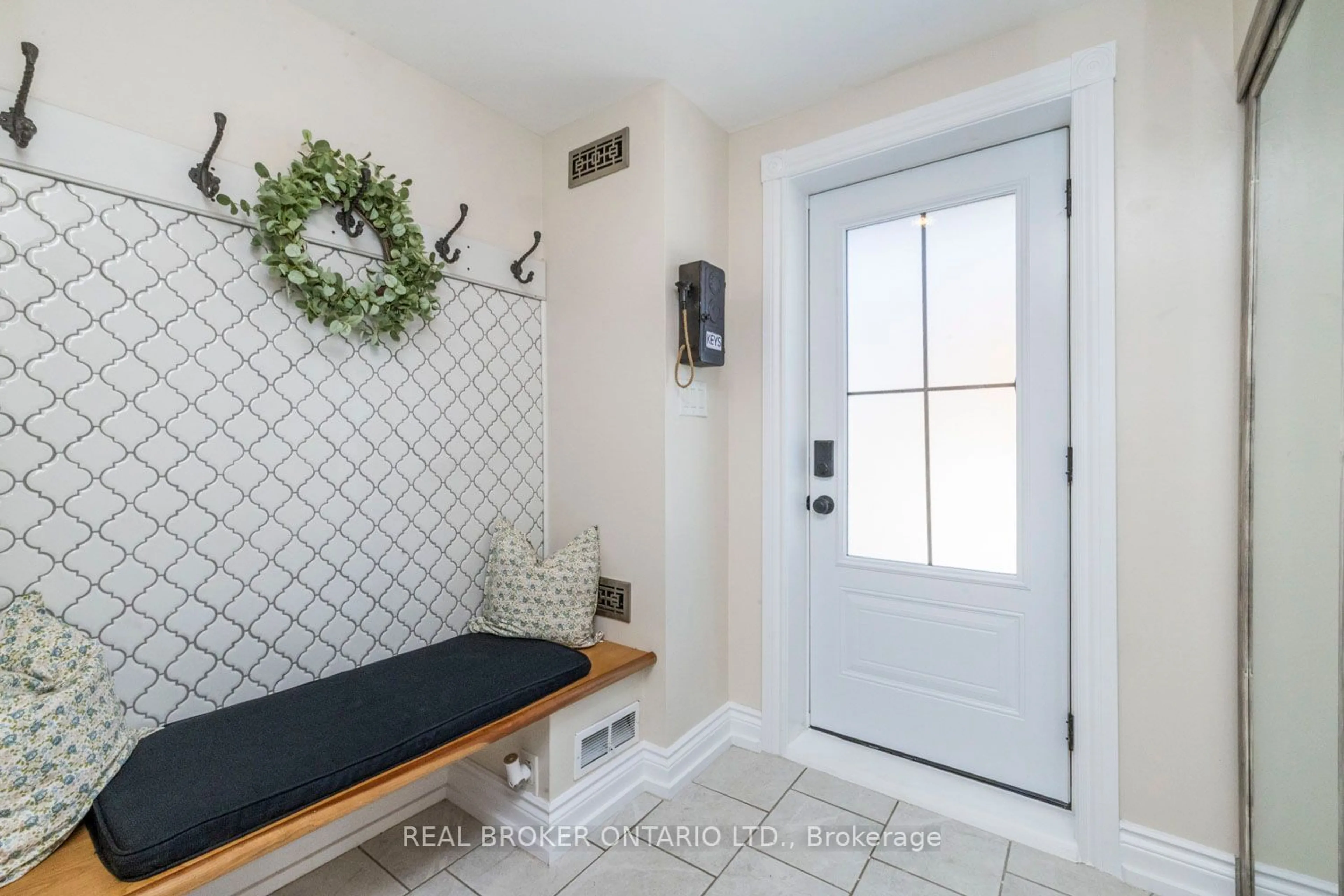 Indoor entryway for 85 Morphy St, Carleton Place Ontario K7C 2B7