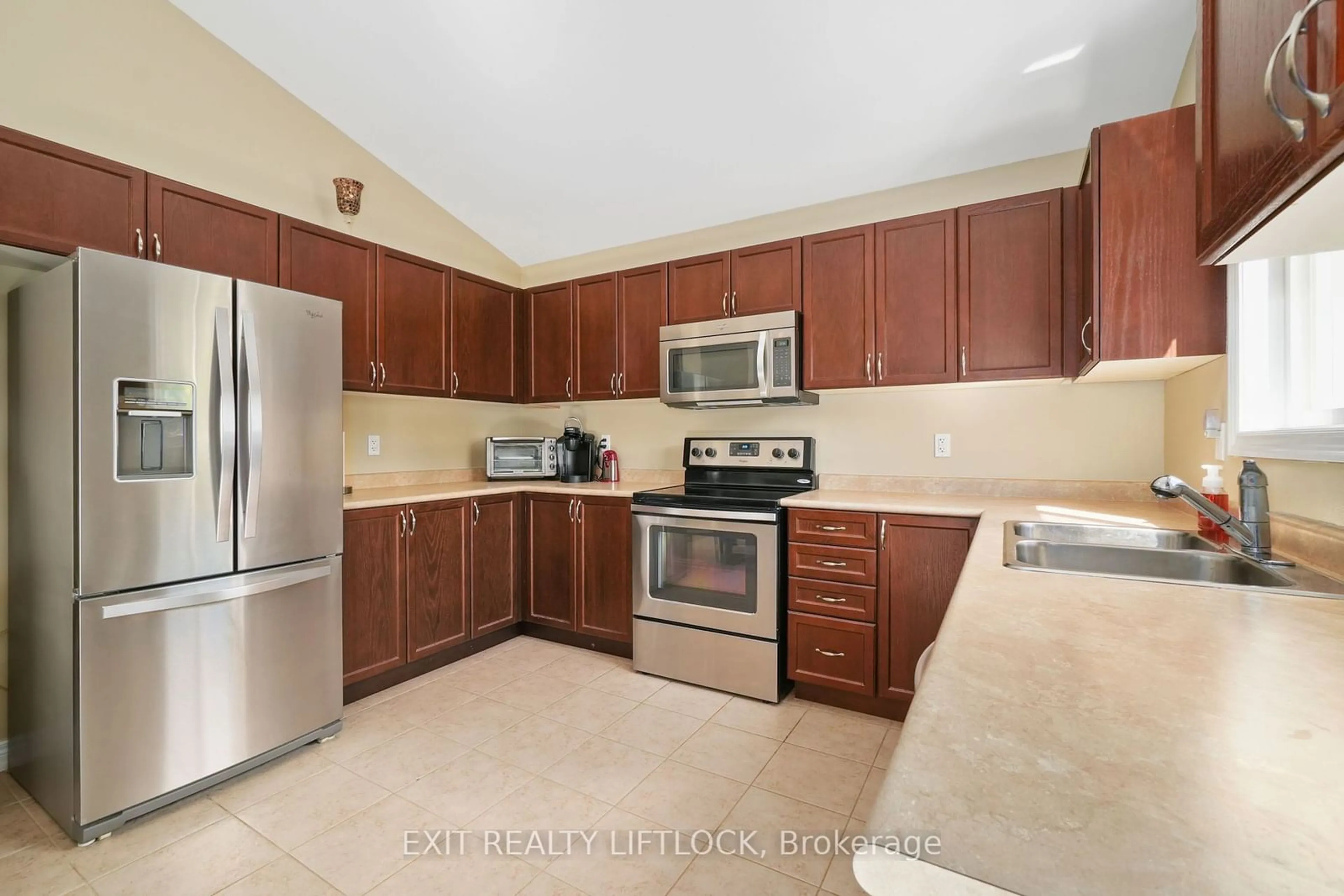 Standard kitchen, ceramic/tile floor for 36 White Hart Lane, Trent Hills Ontario K0L 1Y0