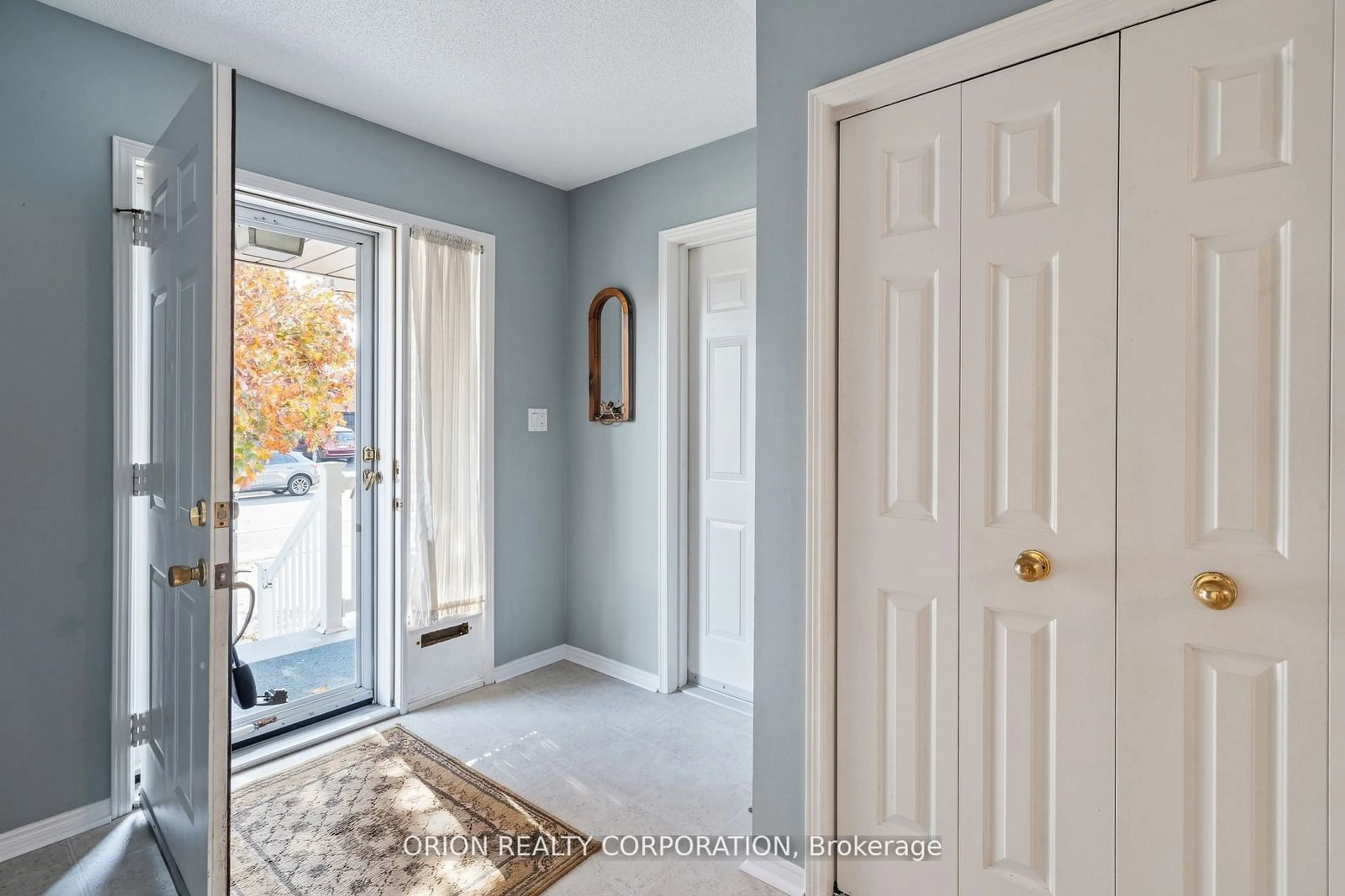 Indoor entryway for 98 Calla Terr, Welland Ontario L3C 5S8