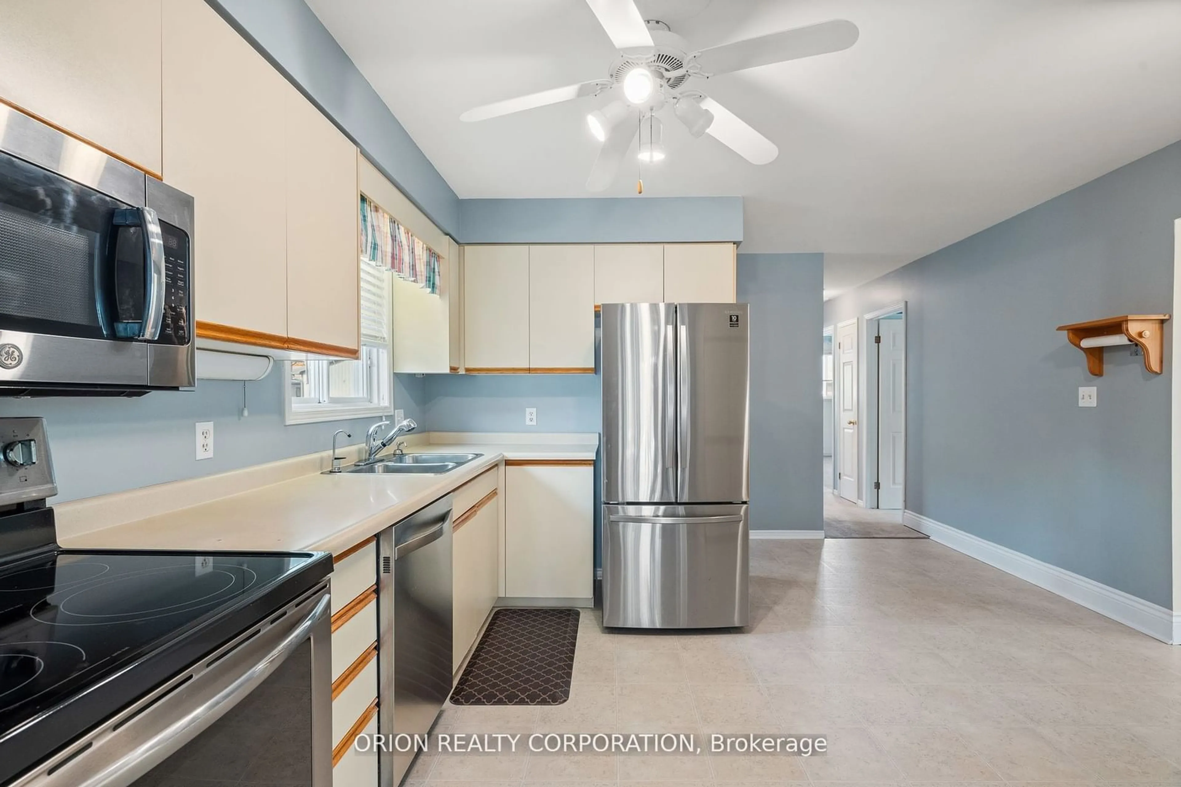 Standard kitchen, ceramic/tile floor for 98 Calla Terr, Welland Ontario L3C 5S8