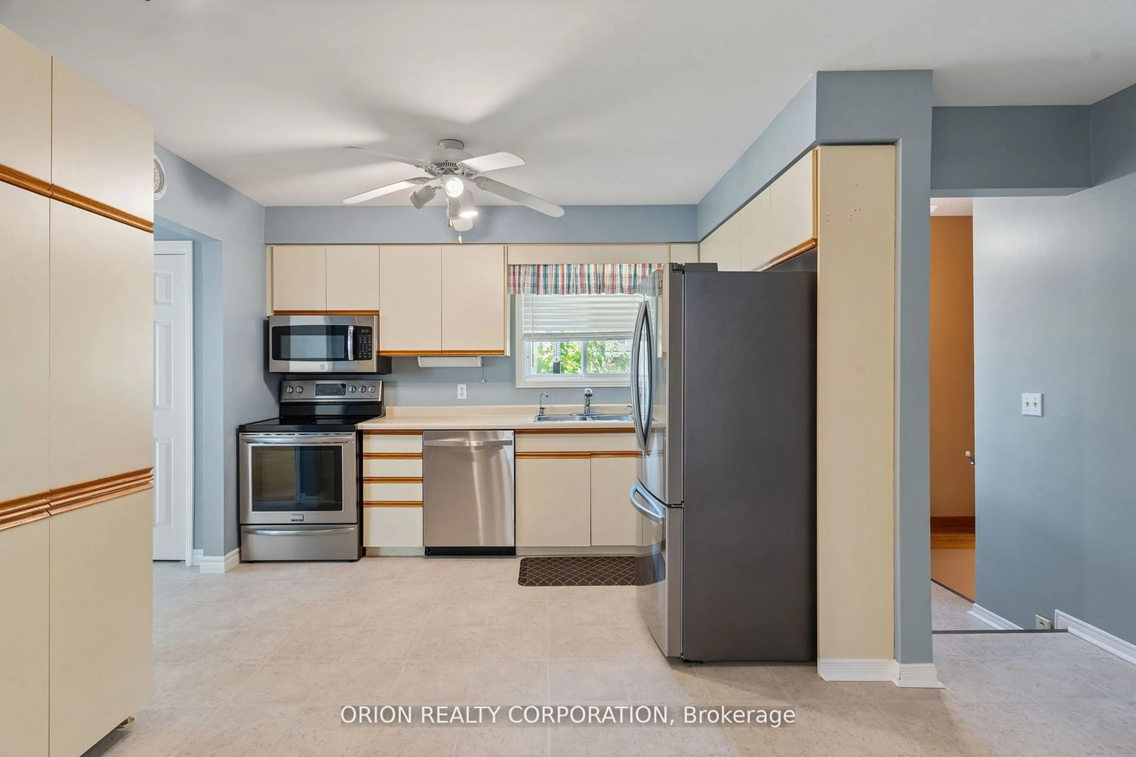 Standard kitchen, ceramic/tile floor for 98 Calla Terr, Welland Ontario L3C 5S8