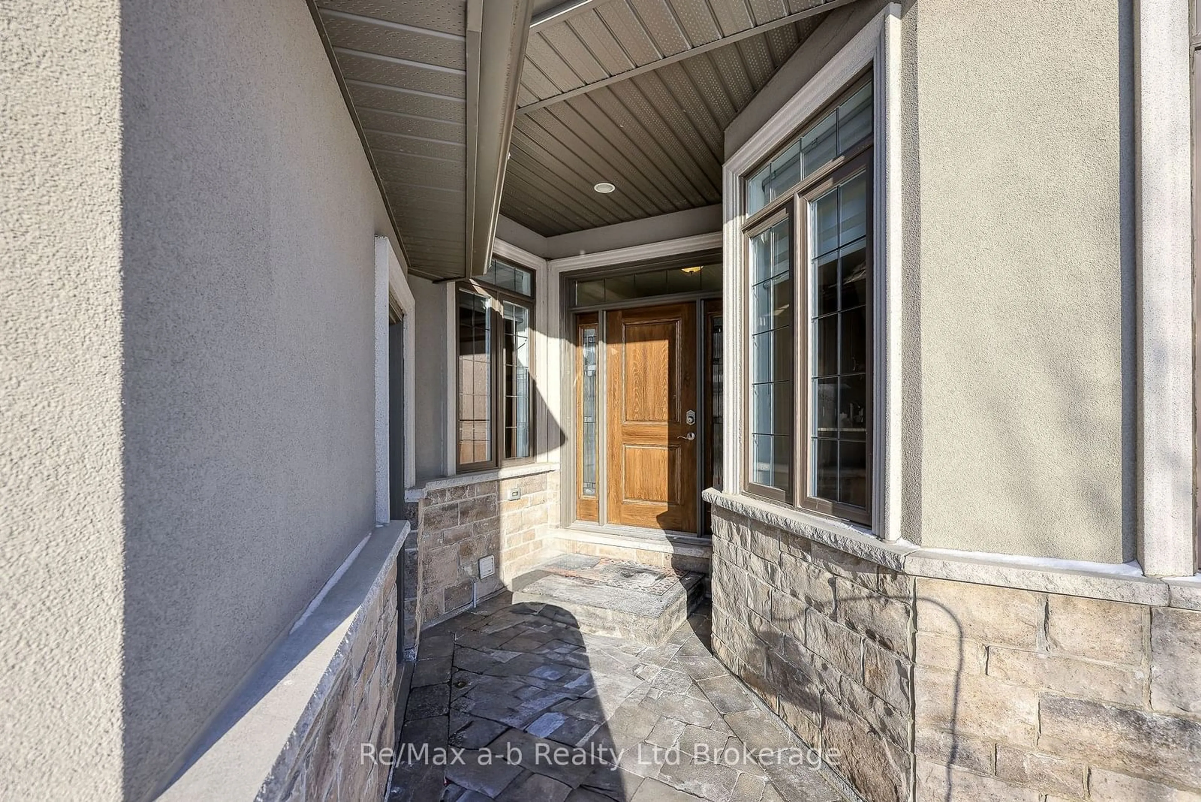 Indoor entryway for 247 Munnoch Blvd #24, Woodstock Ontario N4T 0K2