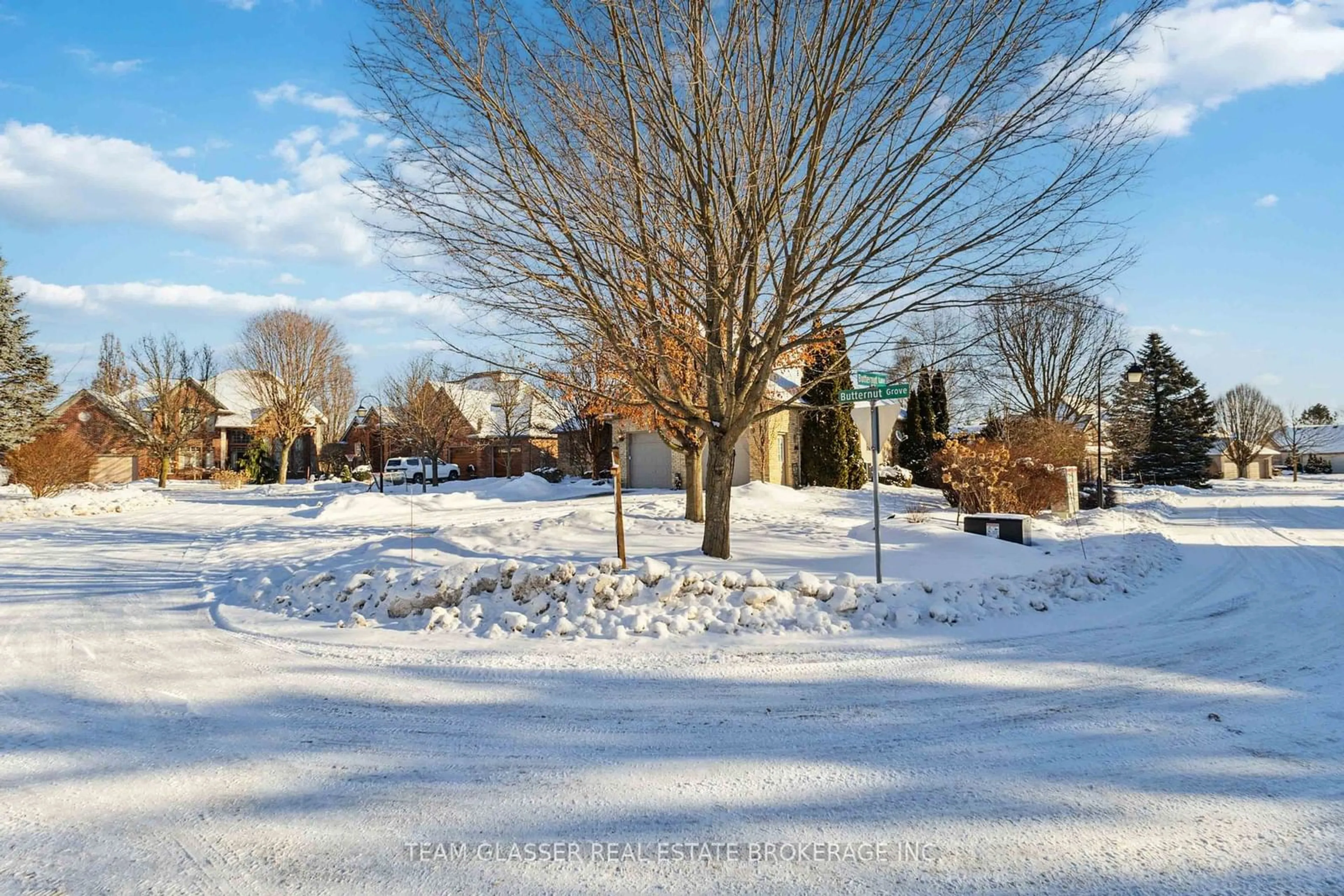 A pic from outside/outdoor area/front of a property/back of a property/a pic from drone, street for 38 Butternut Grve, London Ontario N6K 4J4