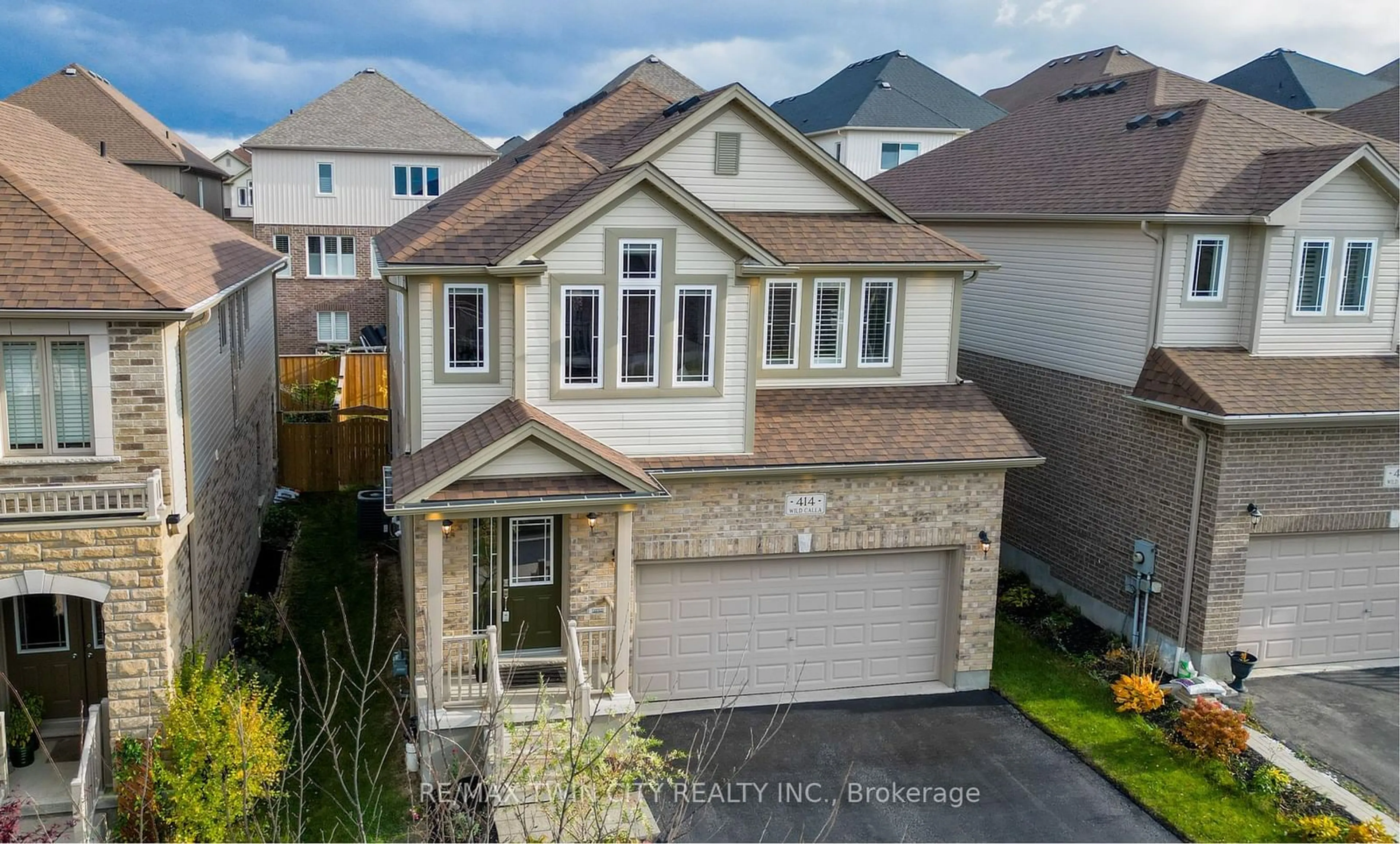 A pic from outside/outdoor area/front of a property/back of a property/a pic from drone, street for 414 Wild Calla St, Waterloo Ontario N2V 0B5