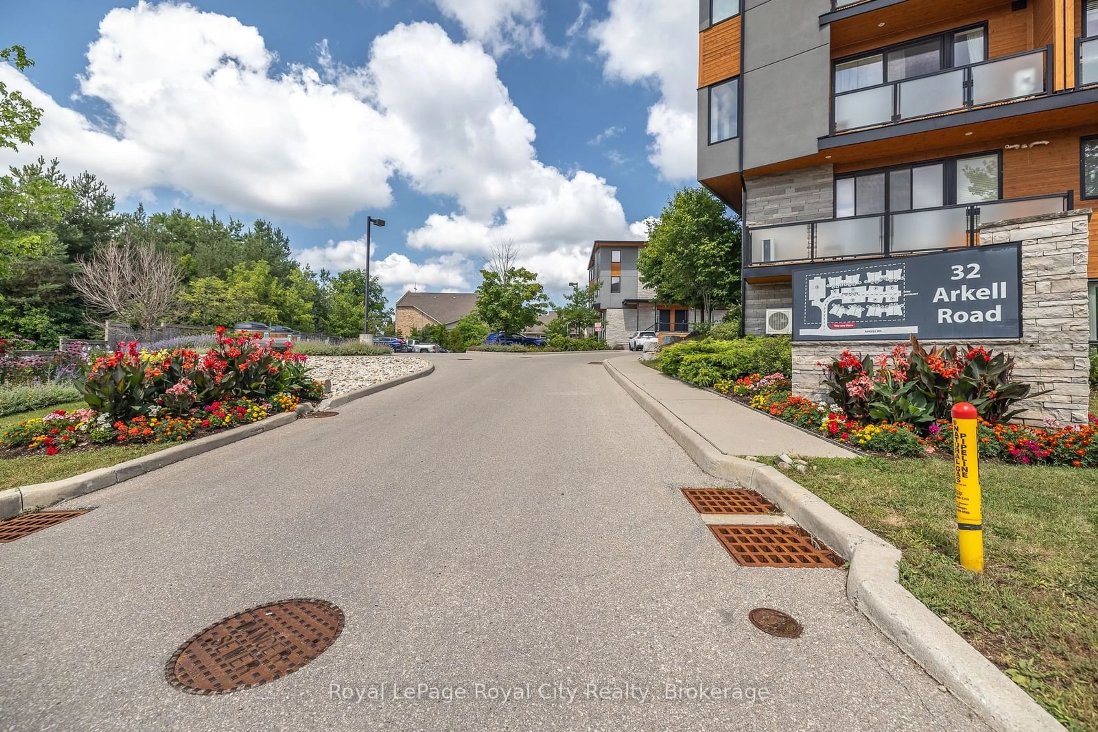 Patio, street for 32 Arkell Rd #17, Guelph Ontario N1L 0L4