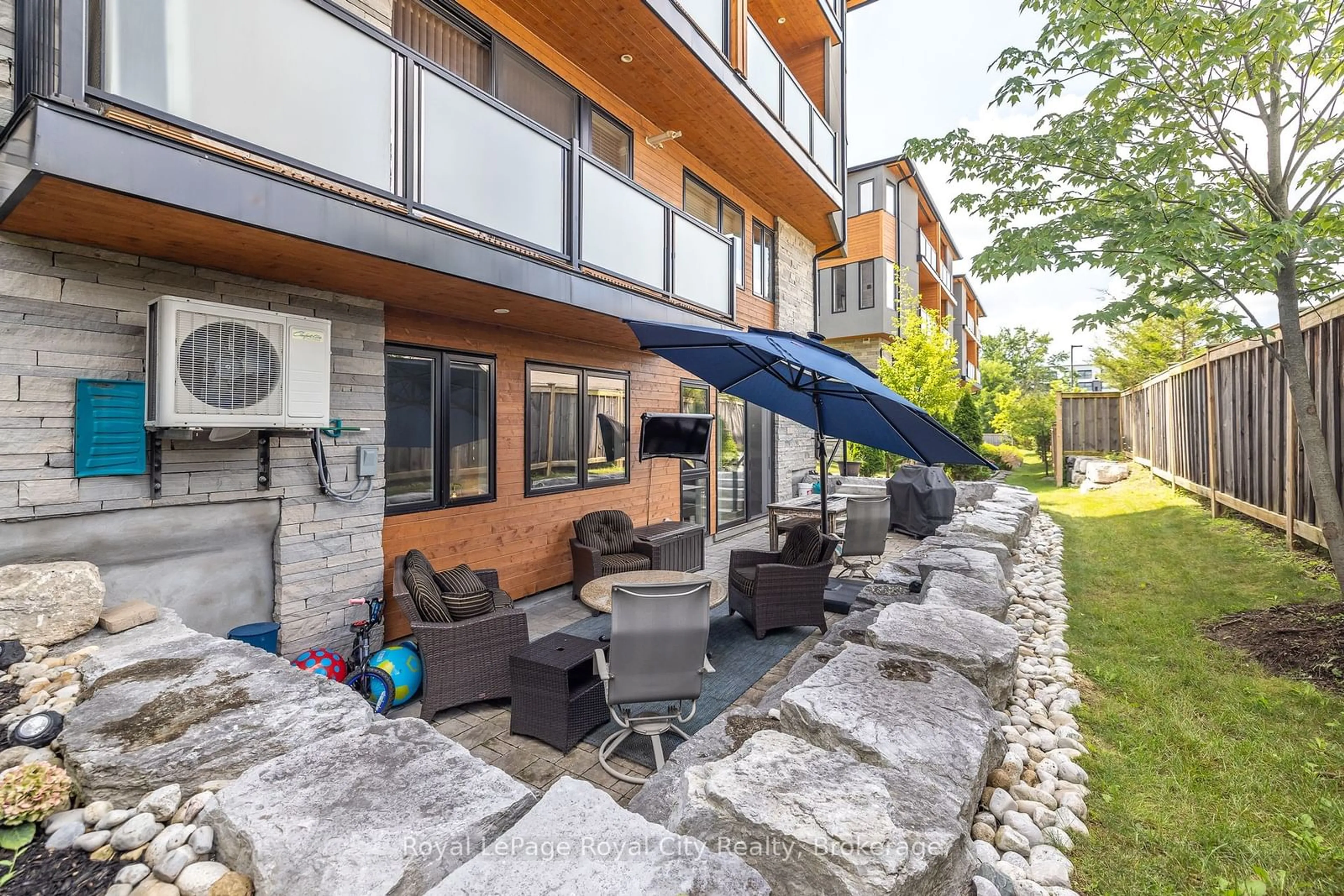 Patio, unknown for 32 Arkell Rd #17, Guelph Ontario N1L 0L4