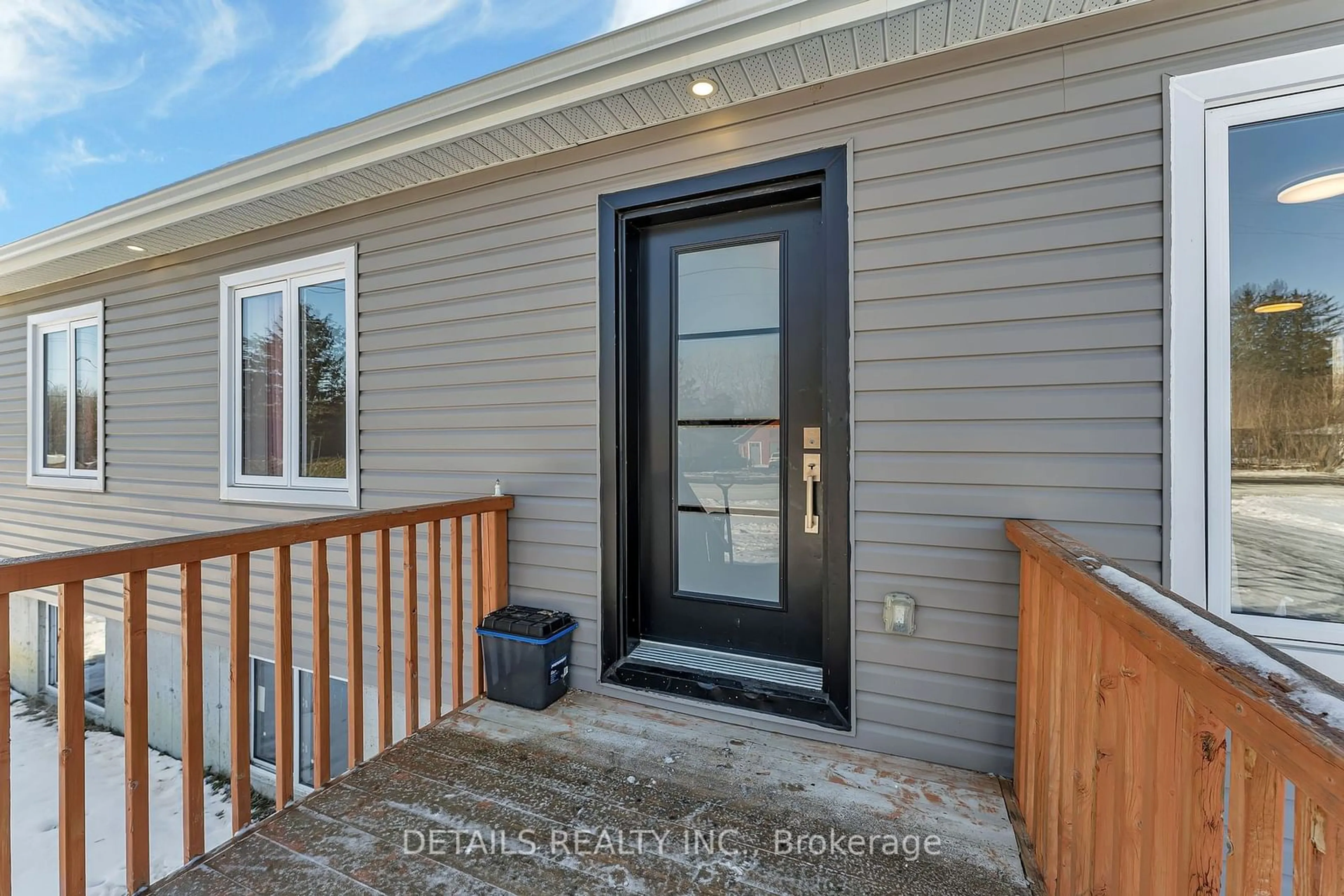 Indoor entryway for 69 St Polycarp St, North Stormont Ontario K0C 1W0