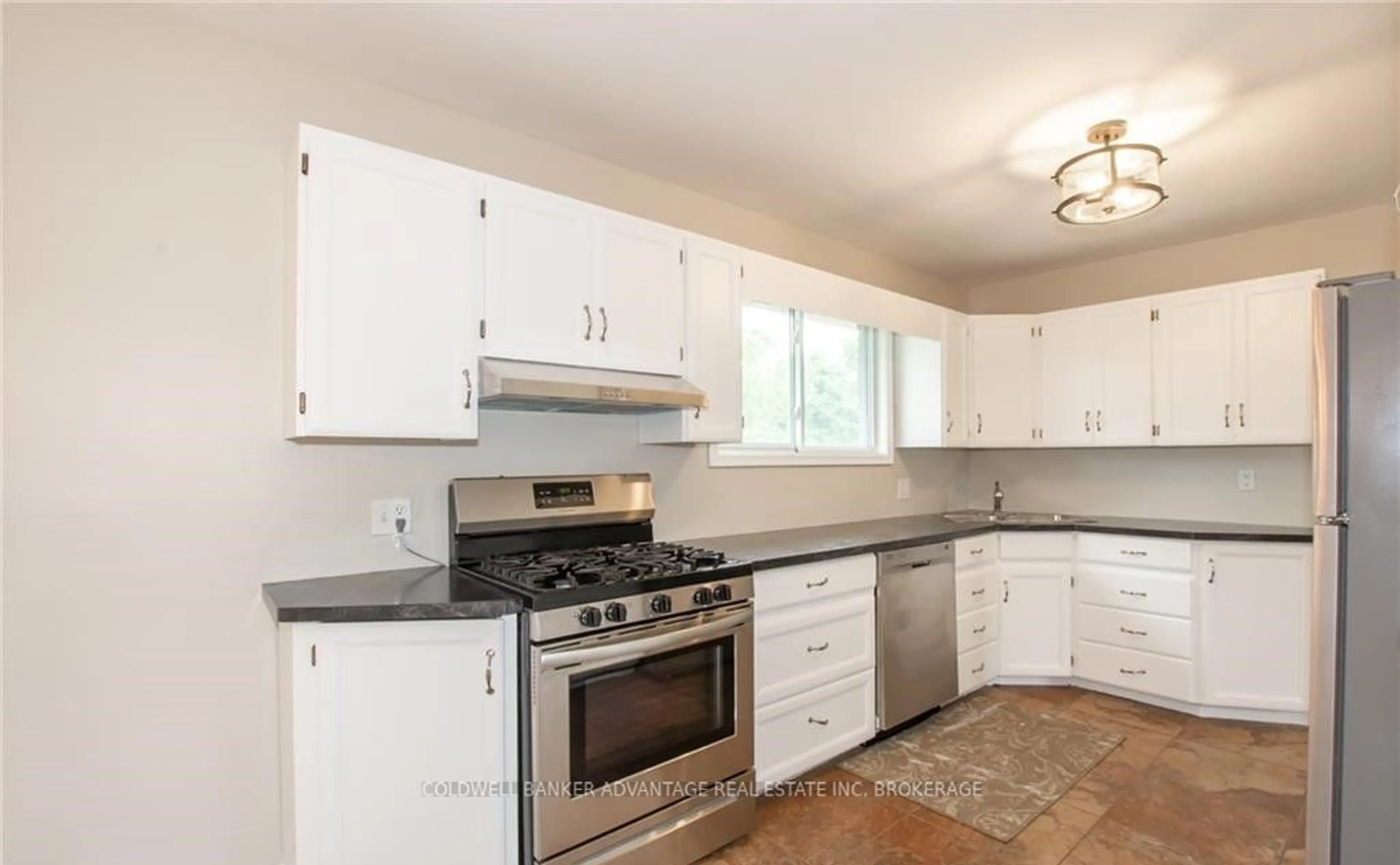 Standard kitchen, ceramic/tile floor for 19 Caithness Dr, Welland Ontario L3C 4Z3