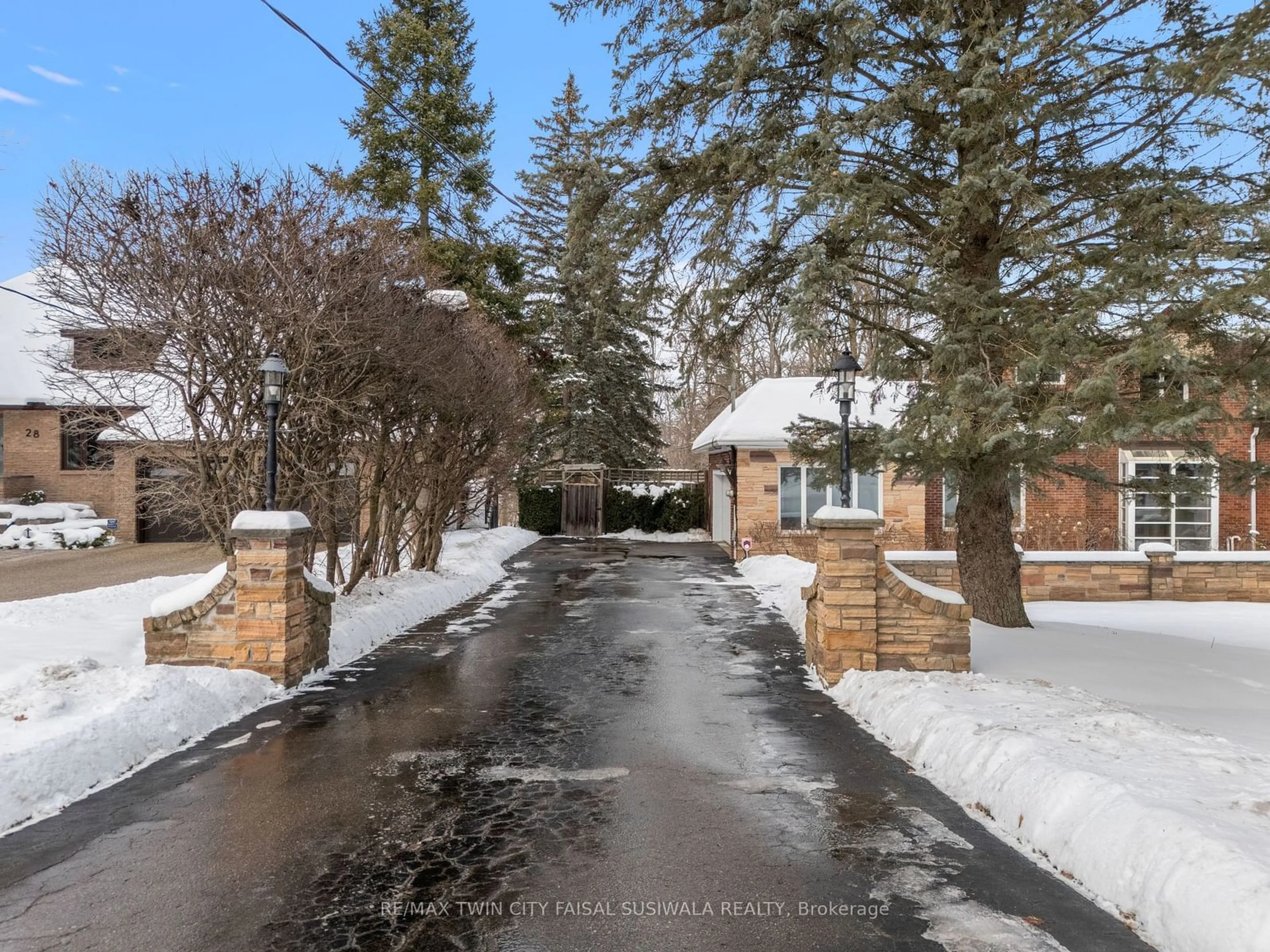 Unknown for 32 Maple Hill Dr, Kitchener Ontario N2M 2R8