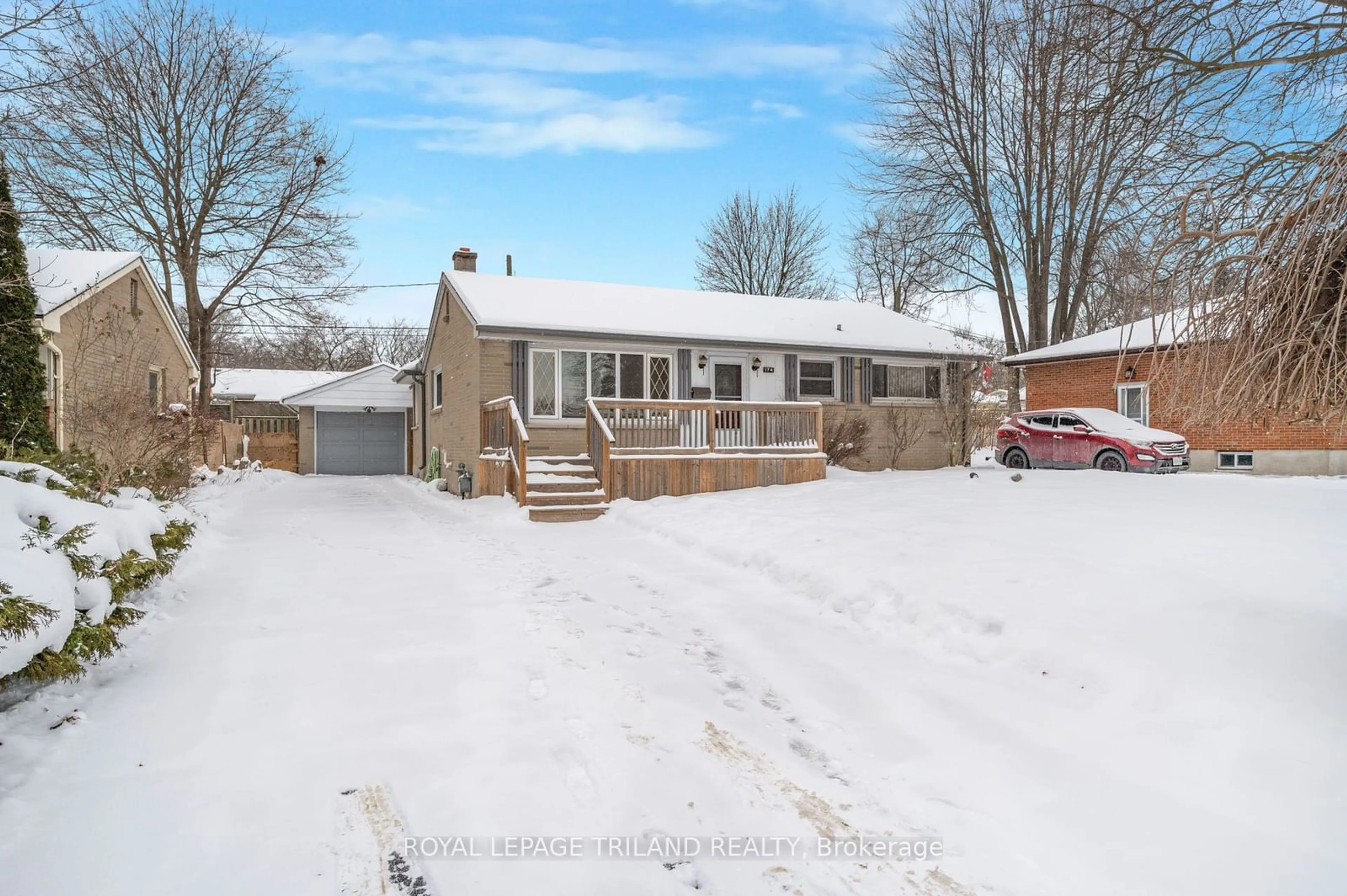 A pic from outside/outdoor area/front of a property/back of a property/a pic from drone, street for 174 Manitoulin Dr, London Ontario N5W 1M7