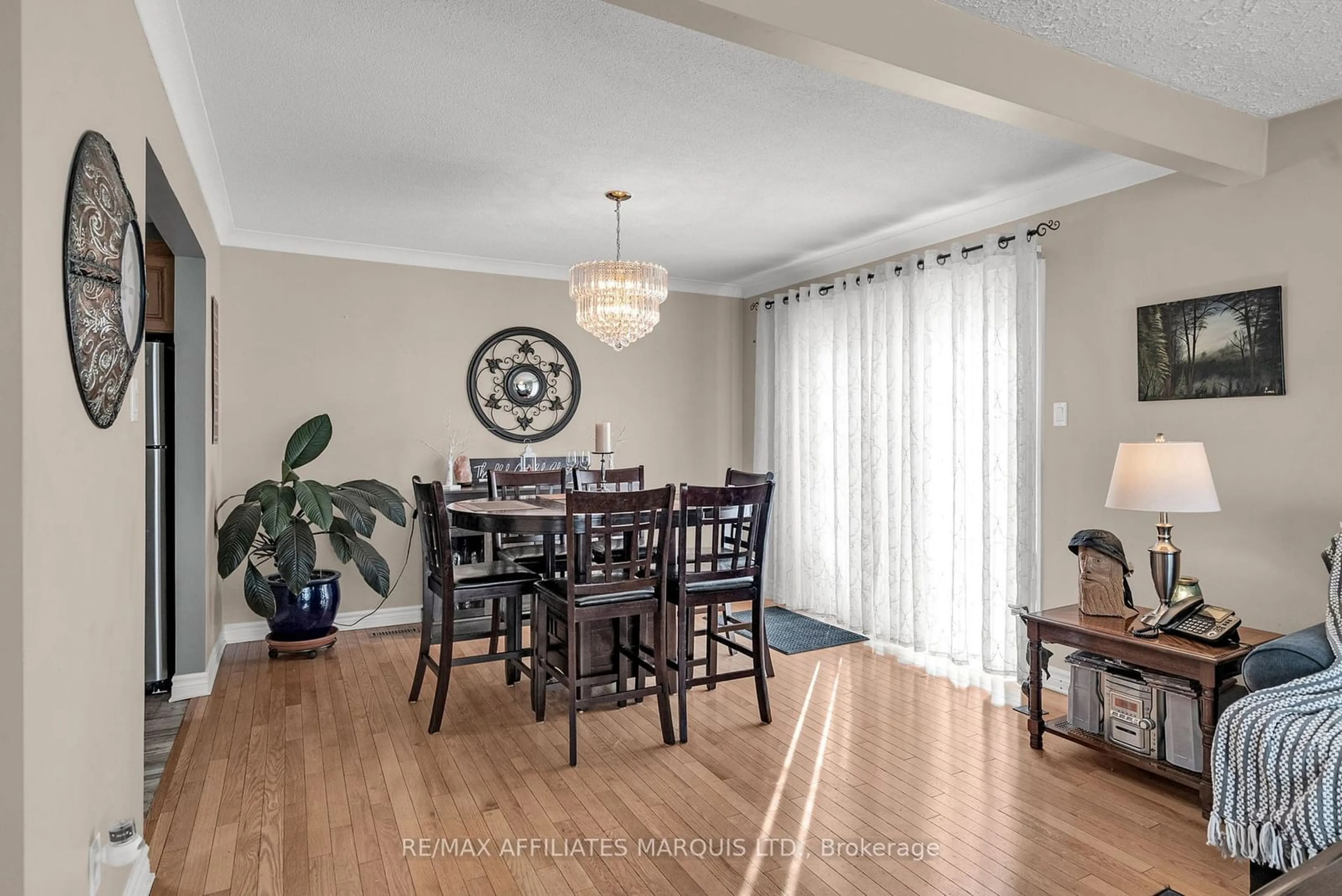 Dining room, wood/laminate floor for 755 Montcalm Crt, Cornwall Ontario K6H 6C2