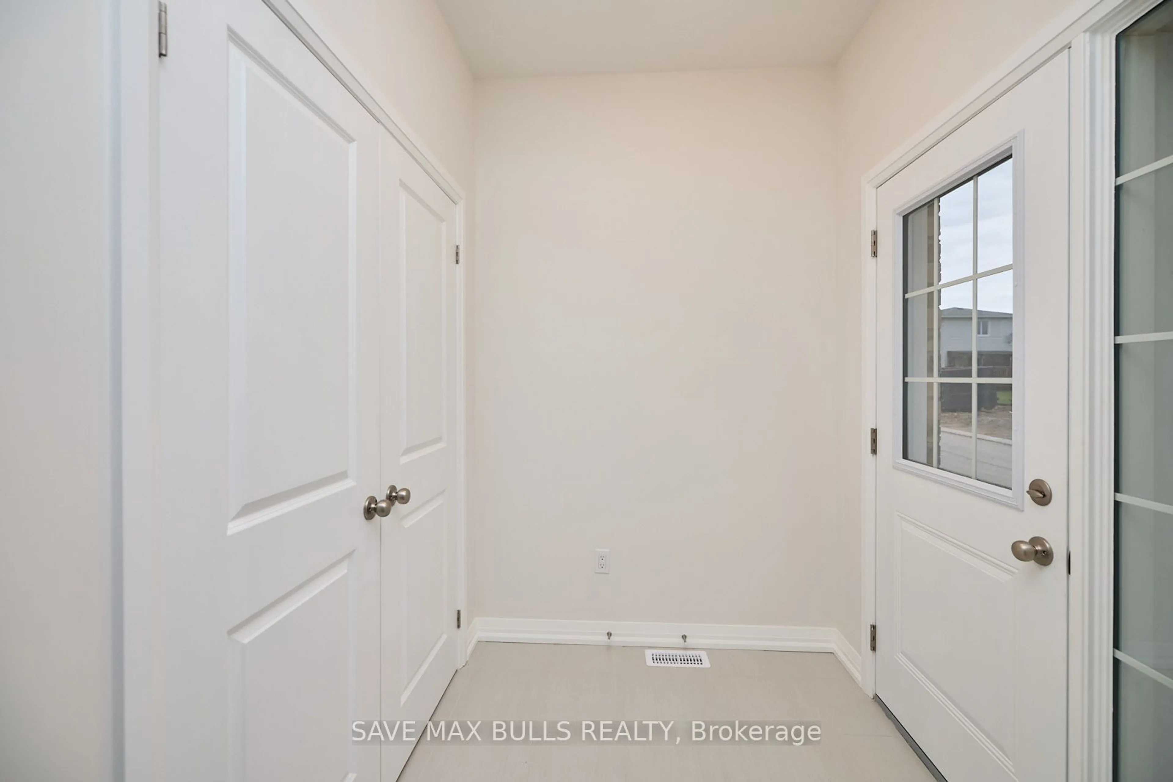 Indoor entryway for 397 GARRISON Rd #22, Fort Erie Ontario L2A 5K5