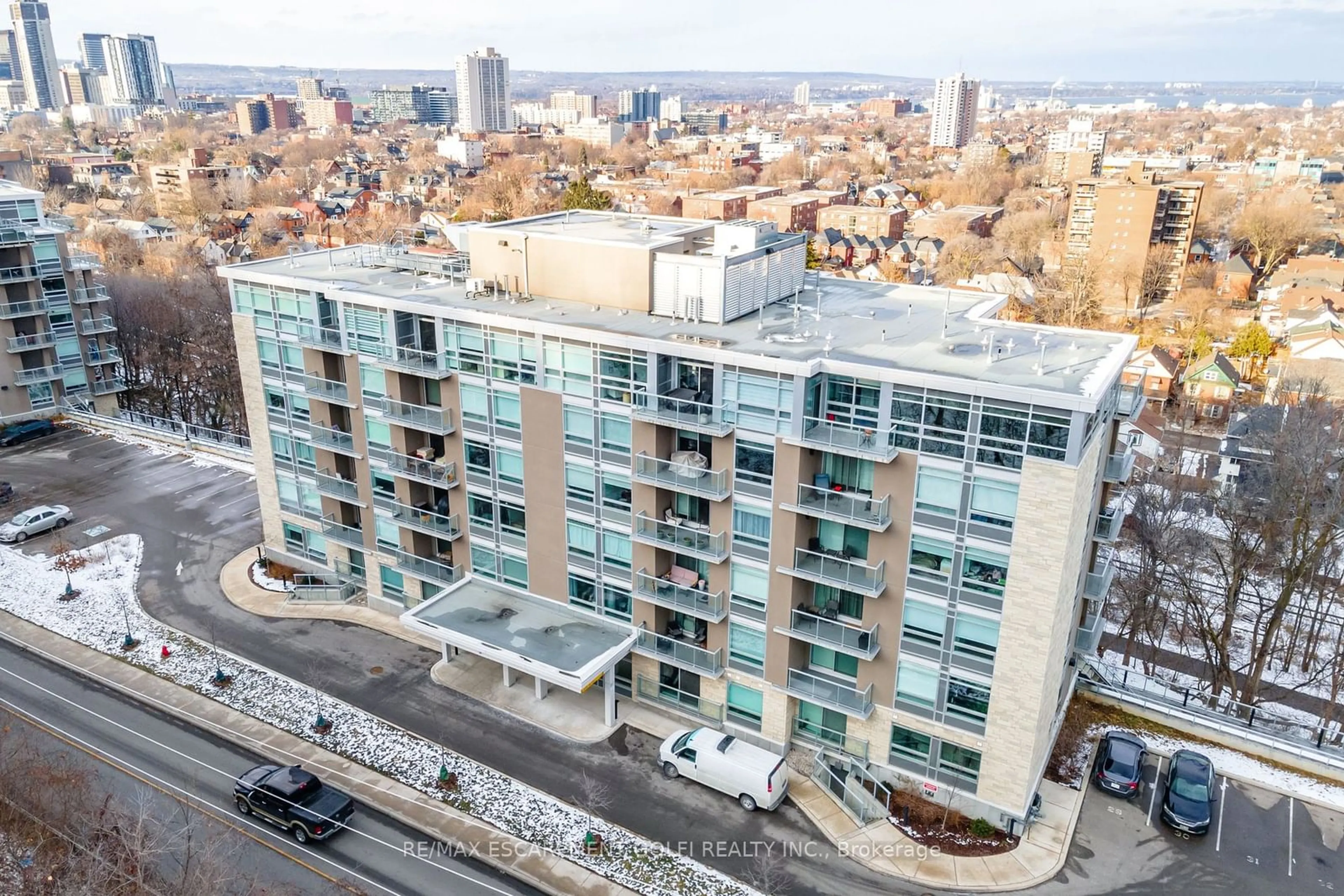 A pic from outside/outdoor area/front of a property/back of a property/a pic from drone, city buildings view from balcony for 467 CHARLTON Ave #305, Hamilton Ontario L8N 0B3