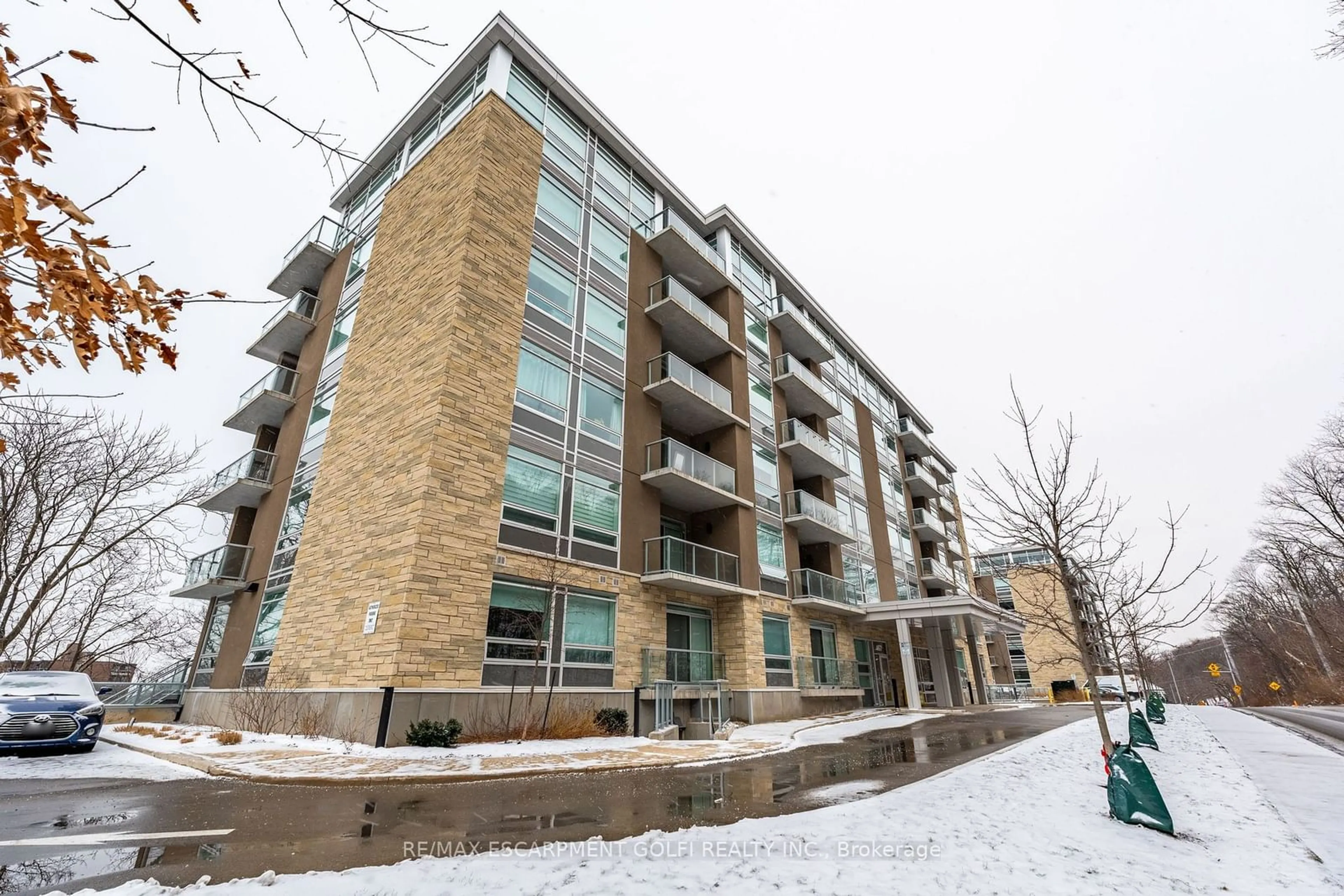 Patio, building for 467 CHARLTON Ave #305, Hamilton Ontario L8N 0B3