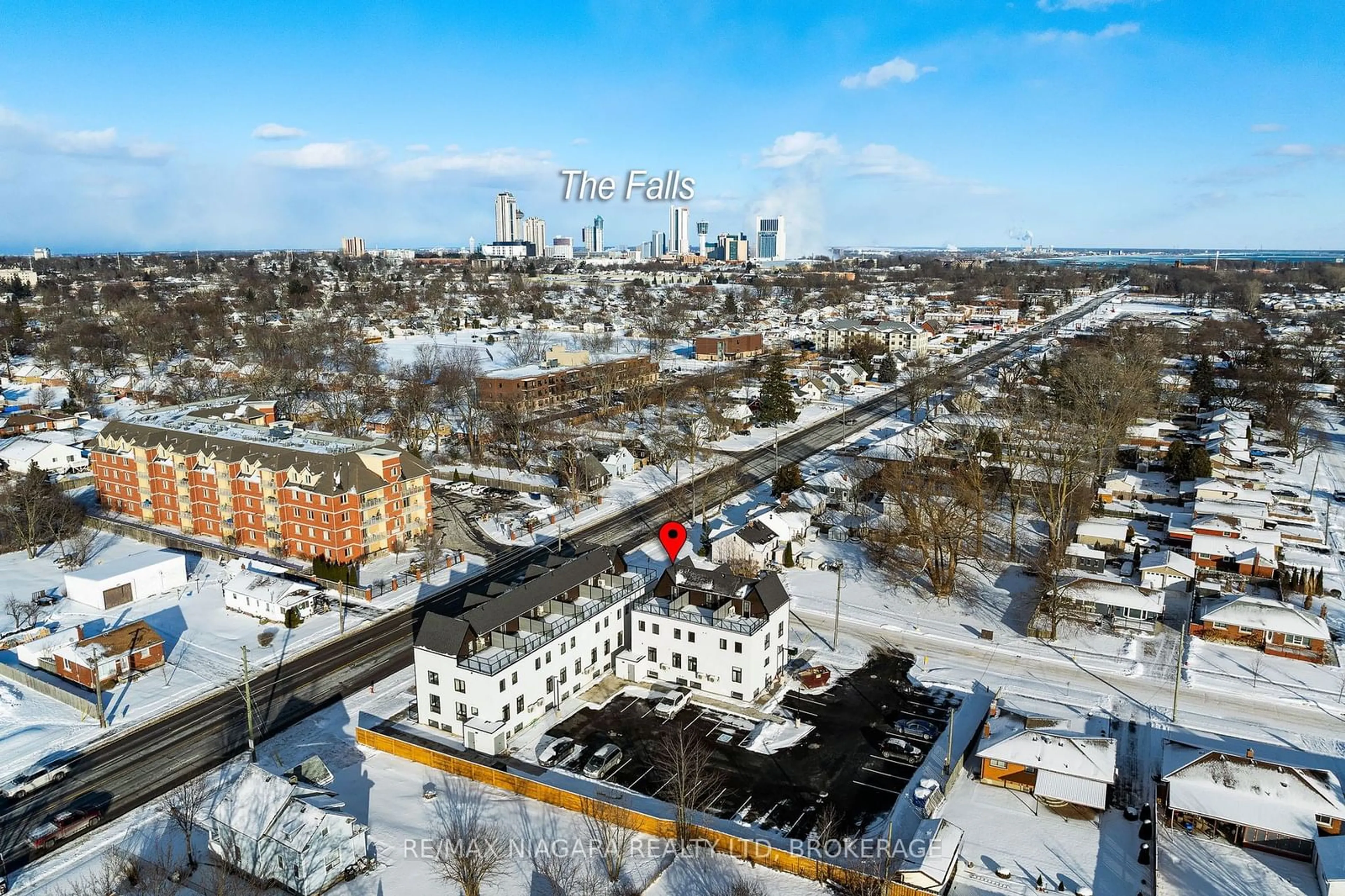 A pic from outside/outdoor area/front of a property/back of a property/a pic from drone, city buildings view from balcony for 7277 Wilson Cres #209, Niagara Falls Ontario L2G 4S5