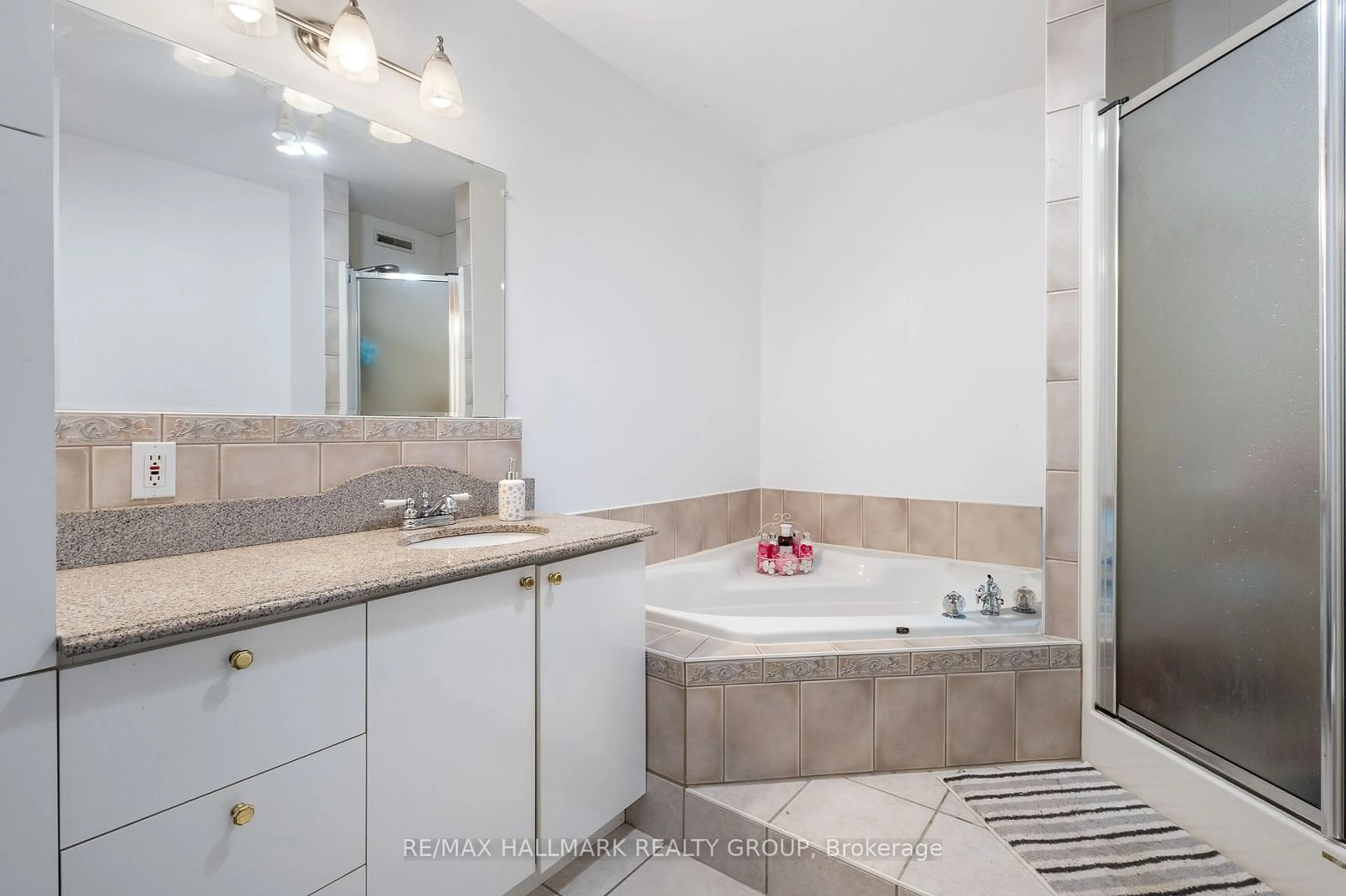 Standard bathroom, ceramic/tile floor for 21255 Mc Naughton Crt, South Glengarry Ontario K0C 1E0