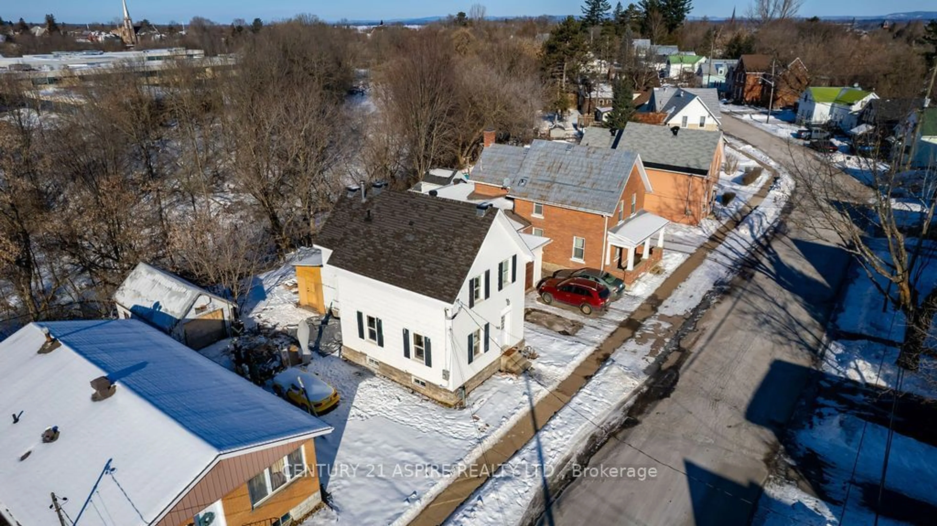 A pic from outside/outdoor area/front of a property/back of a property/a pic from drone, street for 568 Moffat St, Pembroke Ontario K8A 3Y1