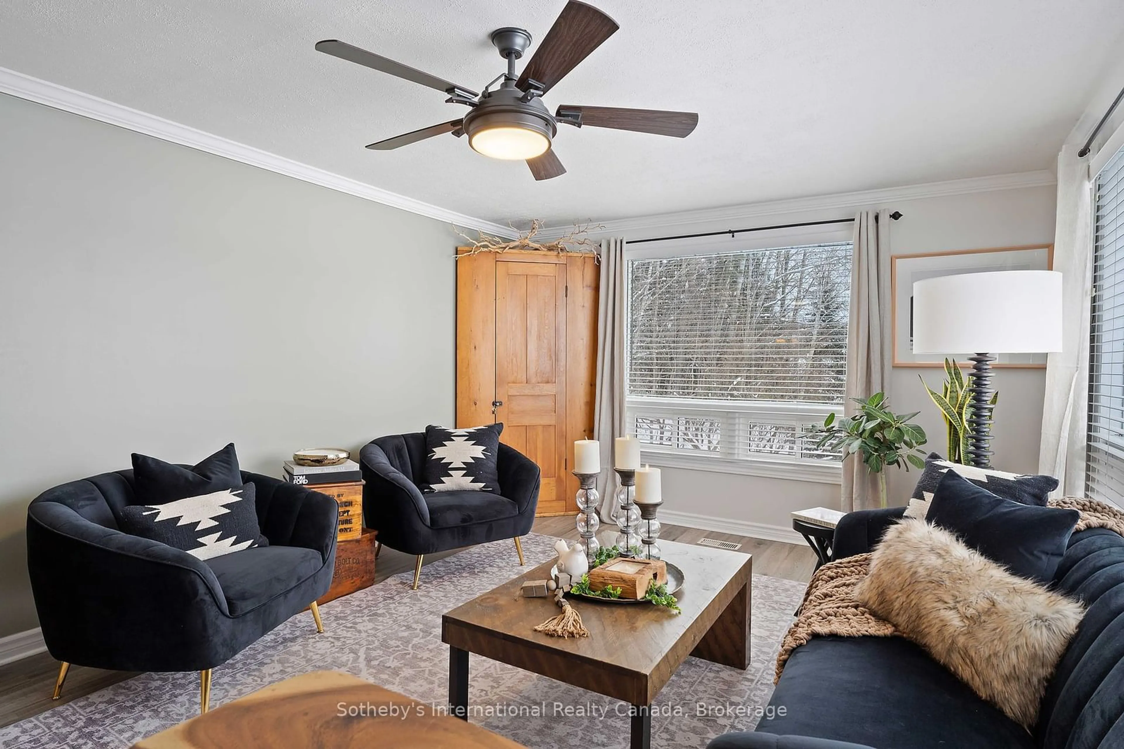 Living room with furniture, wood/laminate floor for 26 Cairns Cres, Huntsville Ontario P1H 1Y3