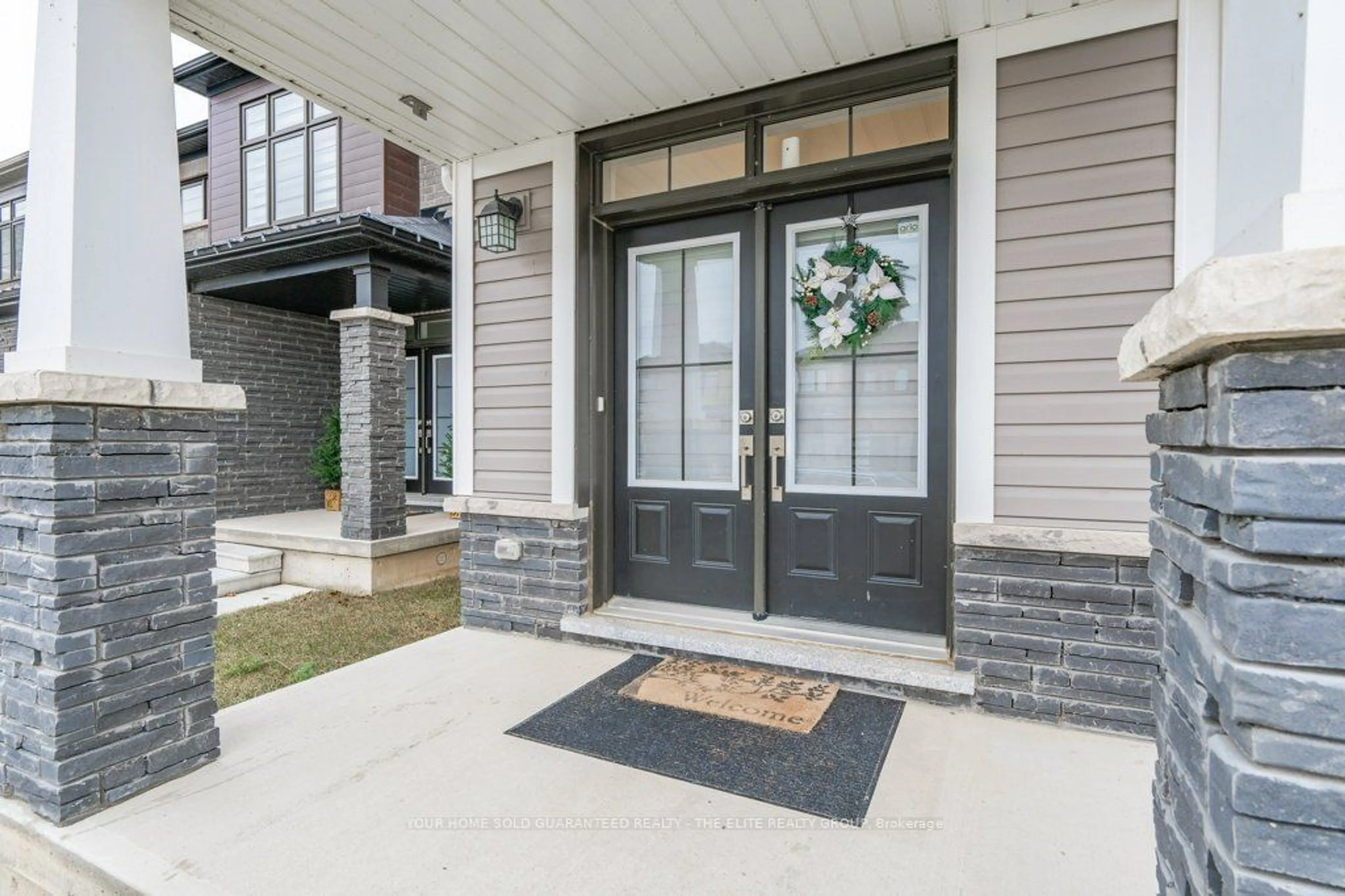 Indoor entryway for 19 Rainbow Dr, Haldimand Ontario N3W 0E6