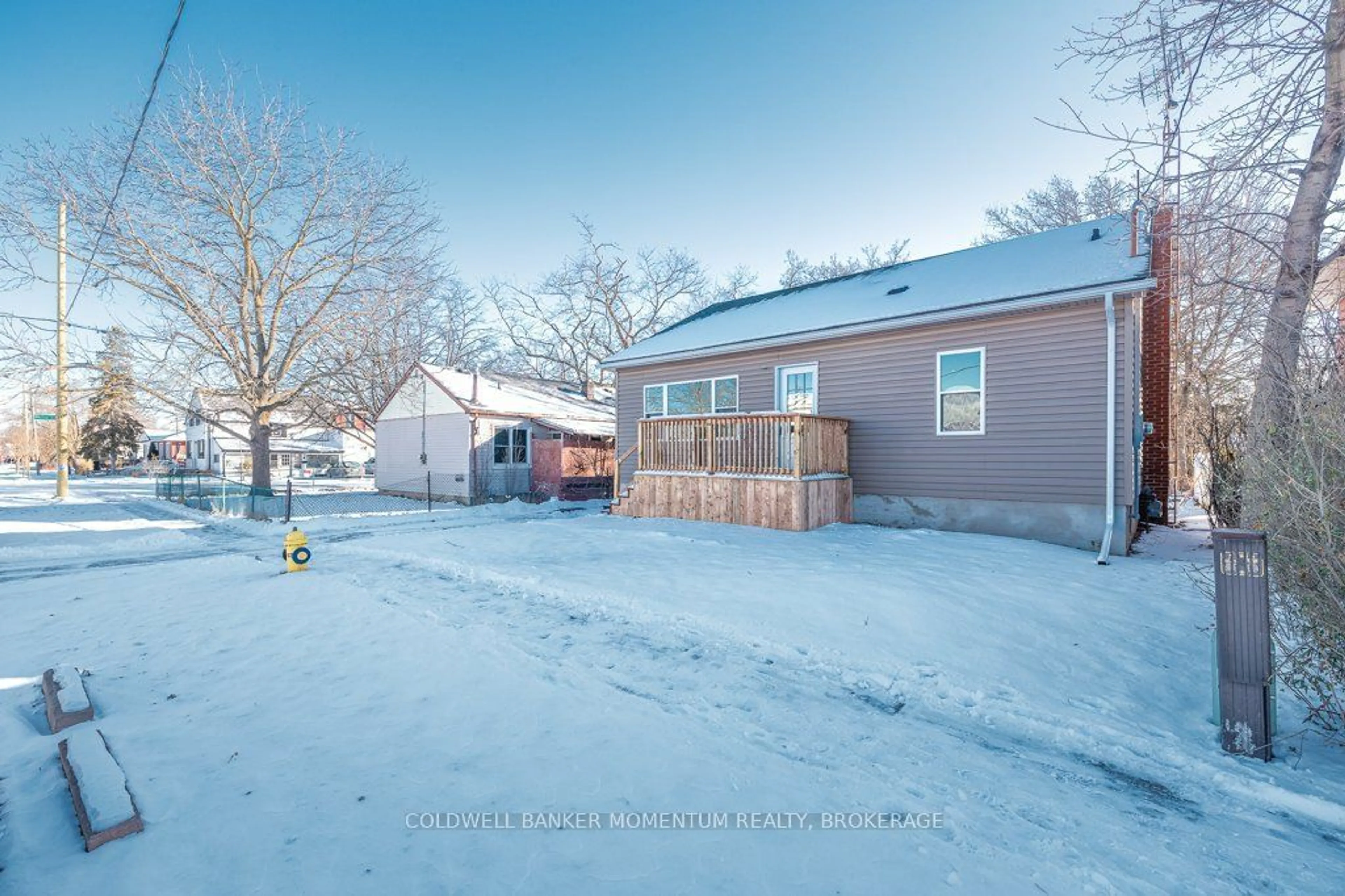 A pic from outside/outdoor area/front of a property/back of a property/a pic from drone, street for 67 Powerview Ave, St. Catharines Ontario L2S 1W4