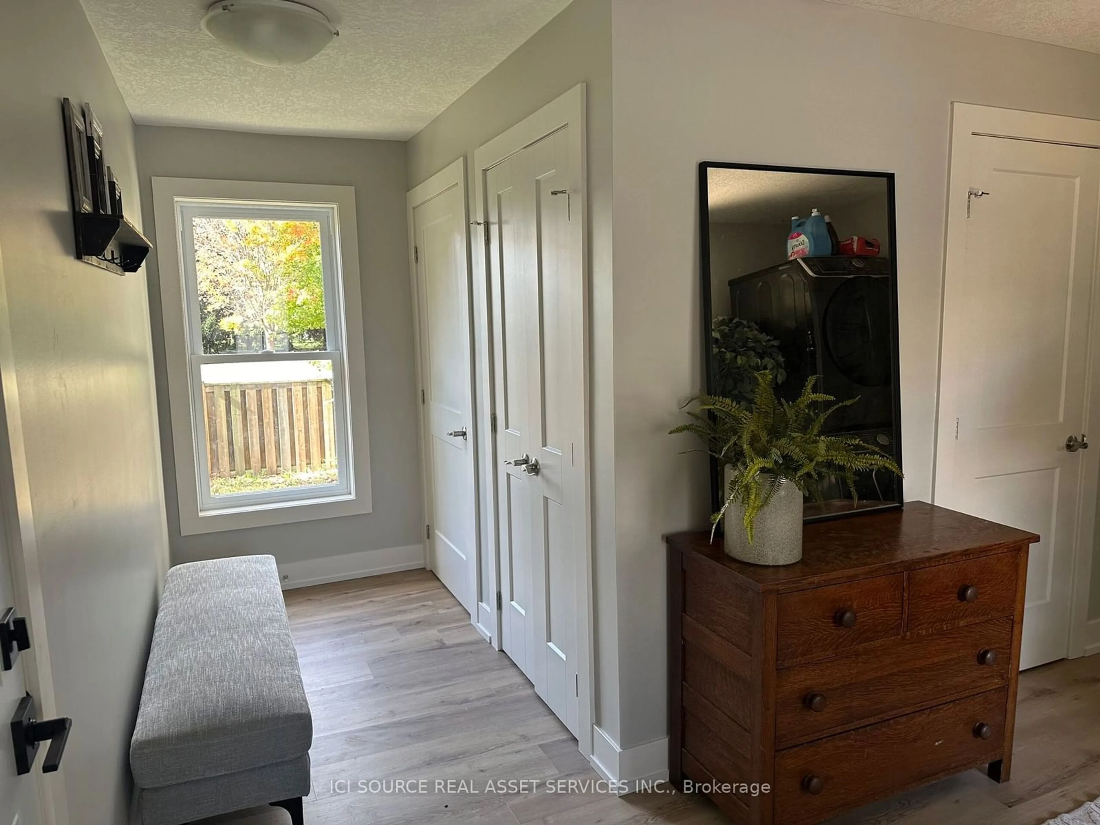 Indoor entryway for 190 La Salette Rd, Norfolk Ontario N0E 1H0